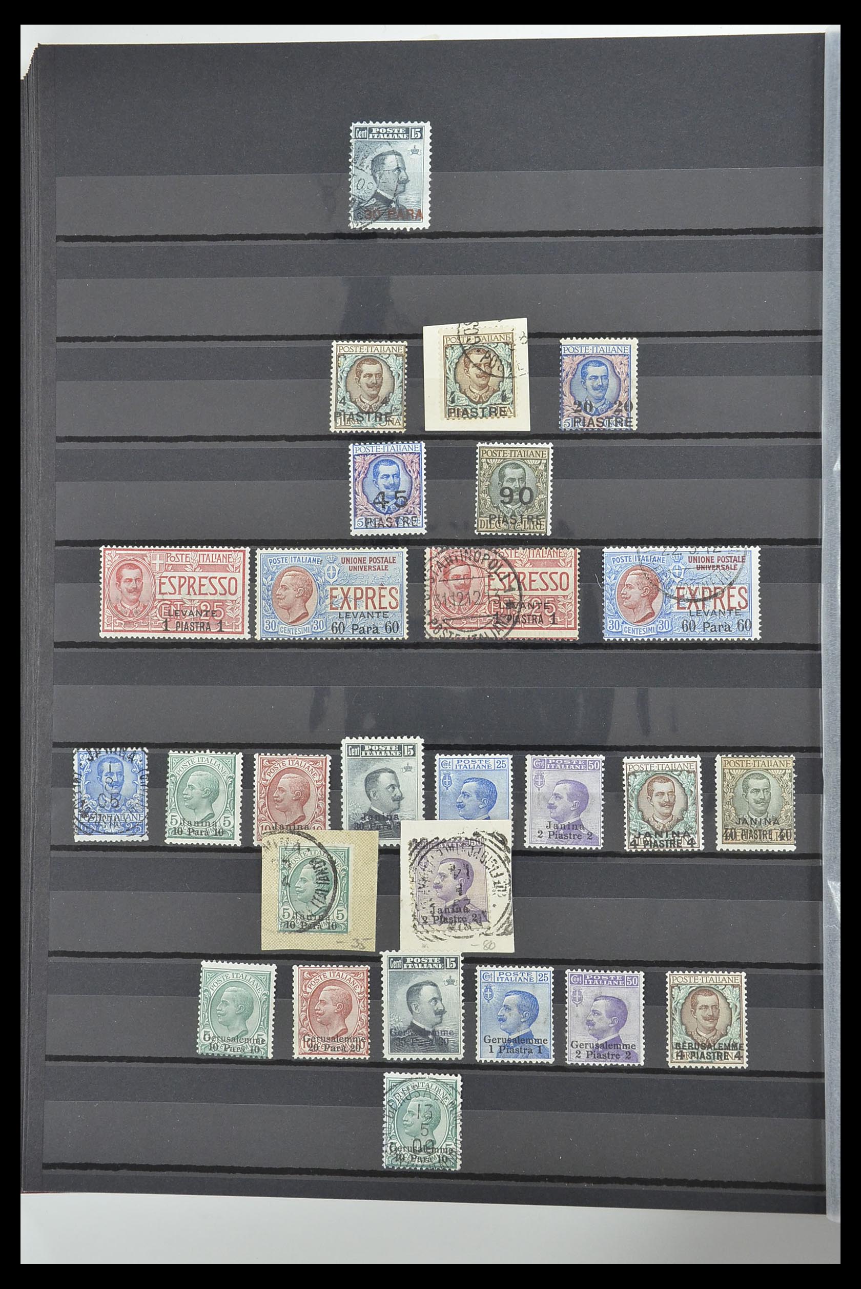 33560 039 - Postzegelverzameling 33560 Italië BOB/bezetting/gebieden 1860-1945.