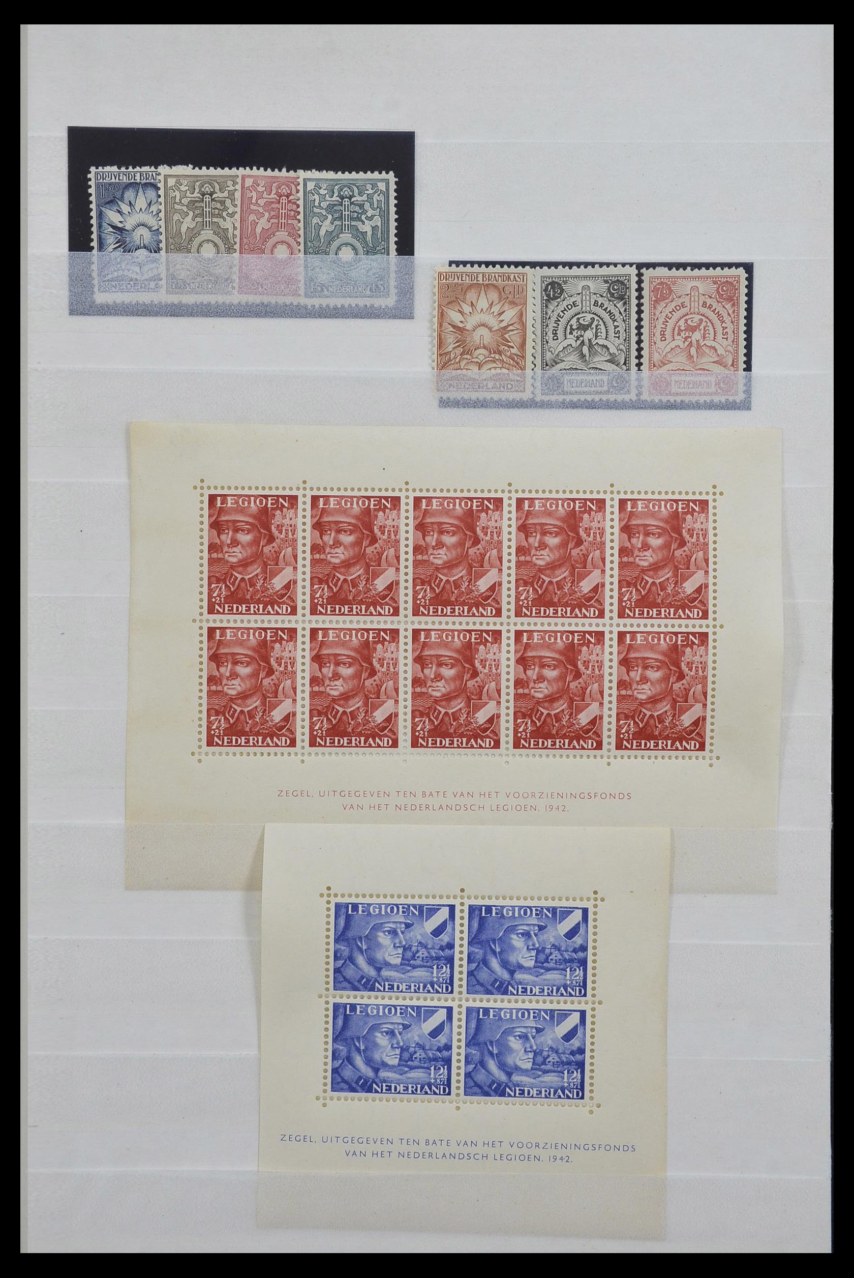 33607 001 - Stamp collection 33607 Netherlands key stamps 1852-1942.