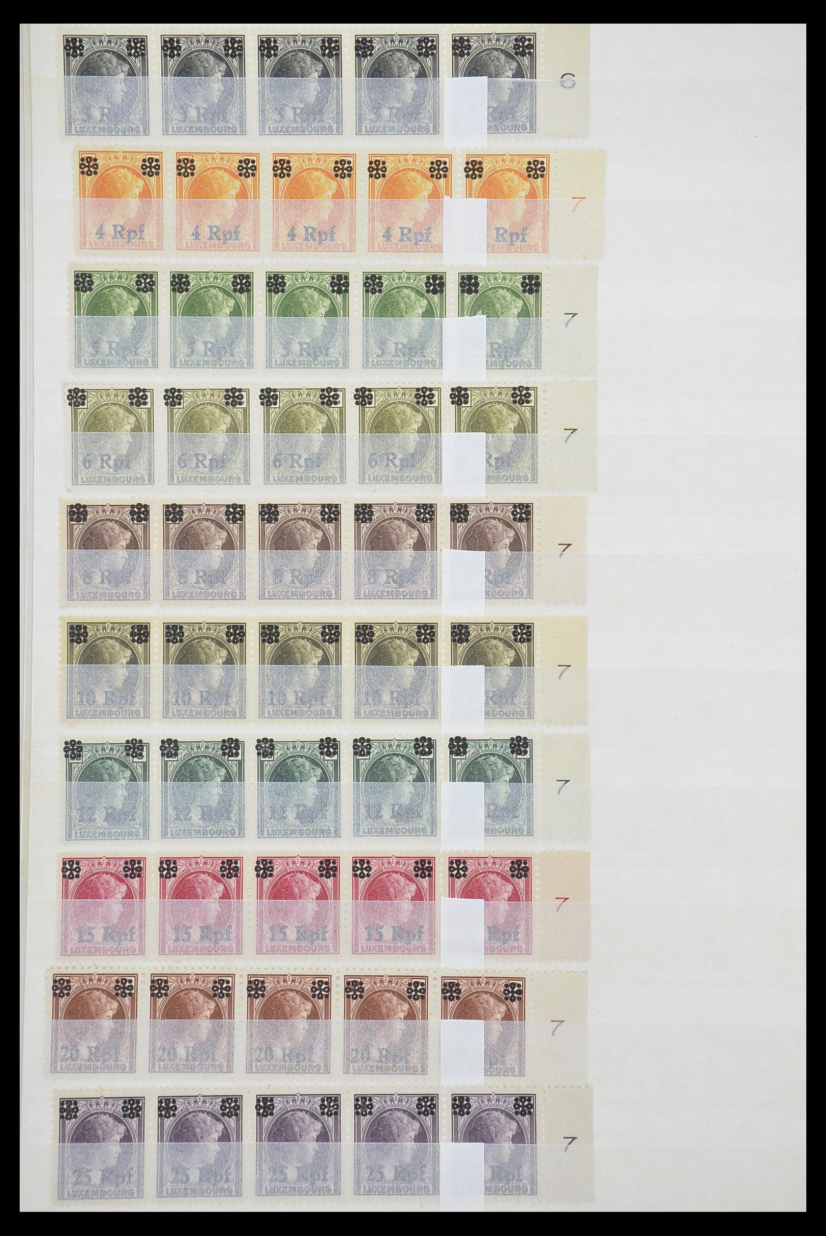 33610 018 - Stamp collection 33610 Luxembourg 1852-1955.