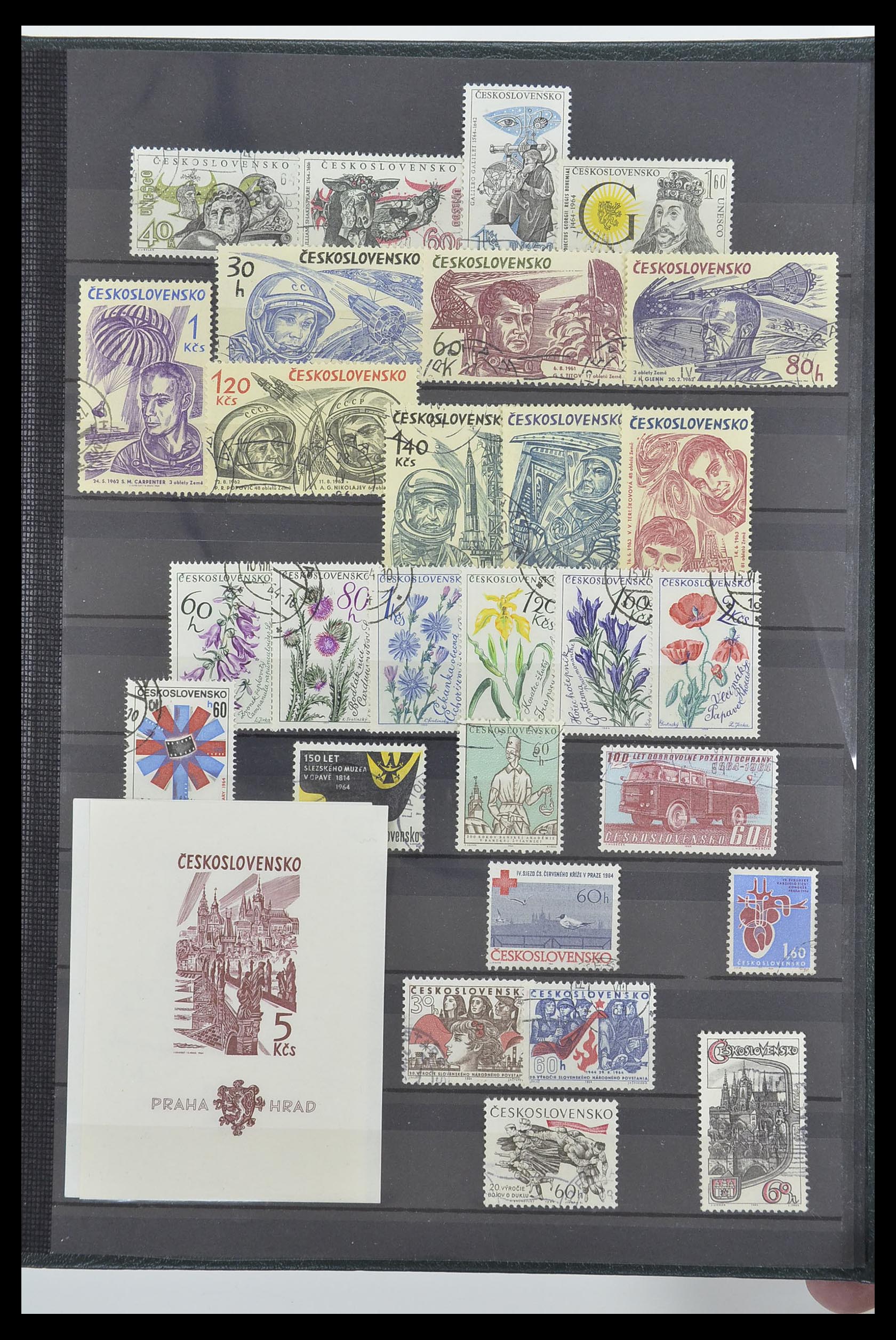 33671 060 - Stamp collection 33671 Czechoslovakia 1918-2000.