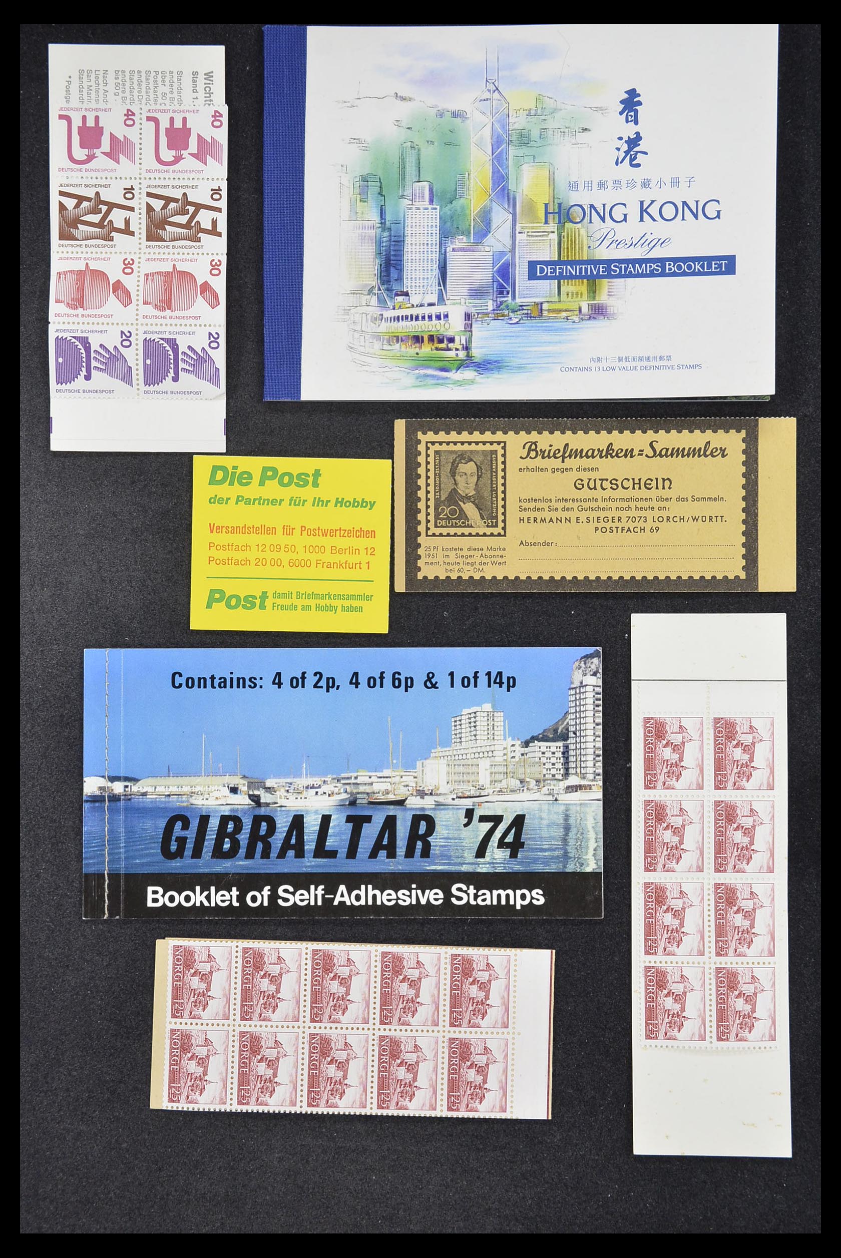 33744 019 - Postzegelverzameling 33744 Wereld postzegelboekjes 1919-2011.