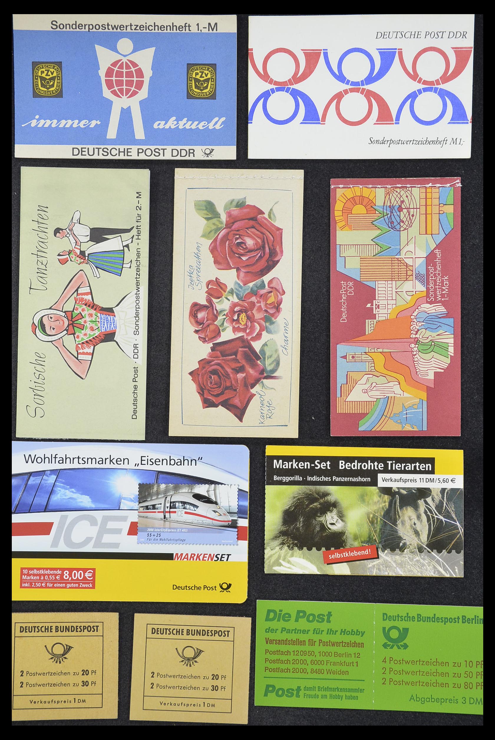 33744 022 - Postzegelverzameling 33744 Wereld postzegelboekjes 1919-2011.