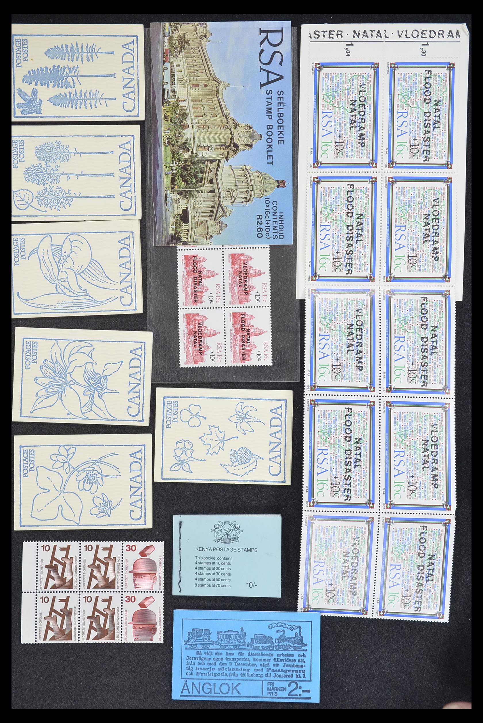 33744 028 - Postzegelverzameling 33744 Wereld postzegelboekjes 1919-2011.