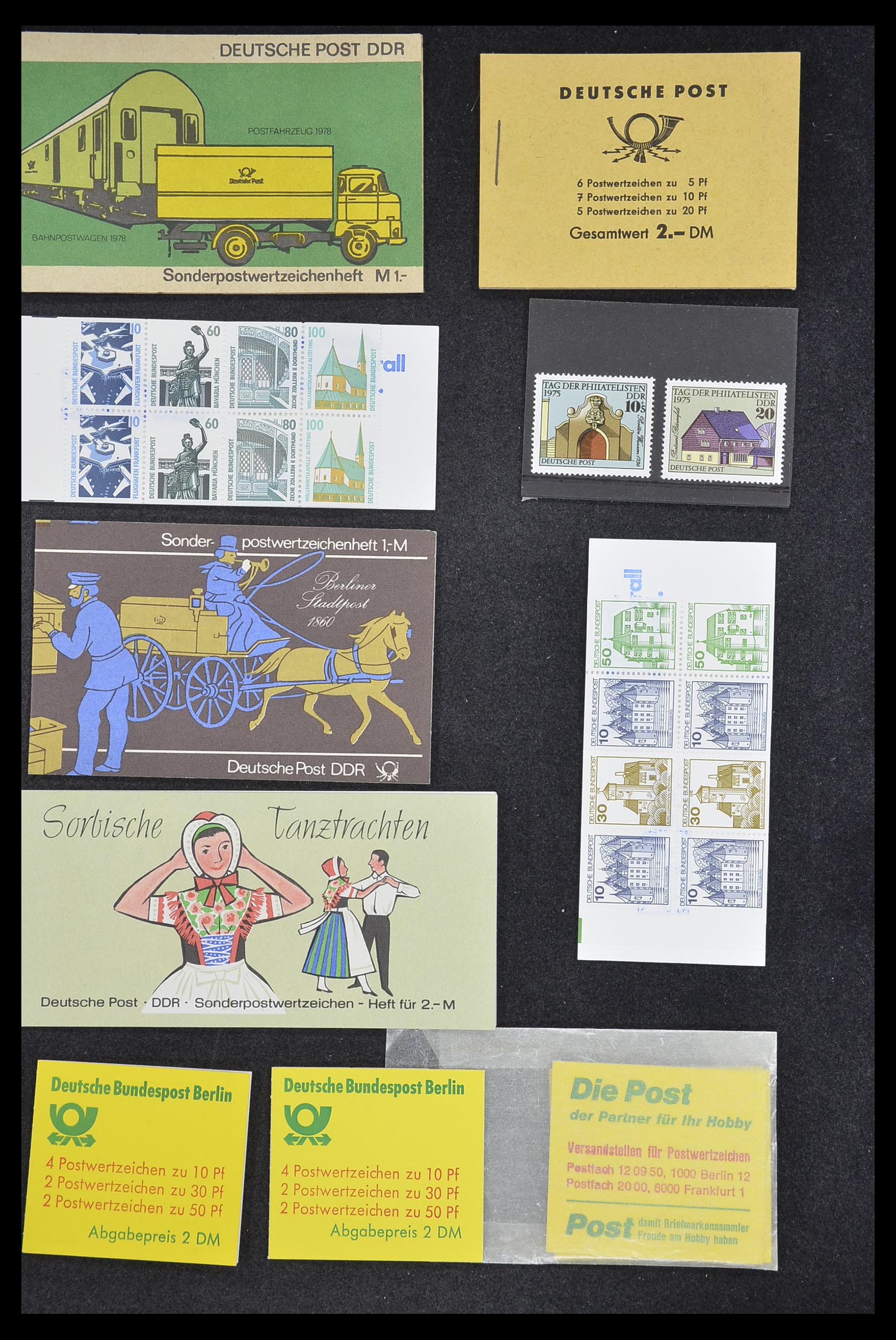33744 031 - Postzegelverzameling 33744 Wereld postzegelboekjes 1919-2011.