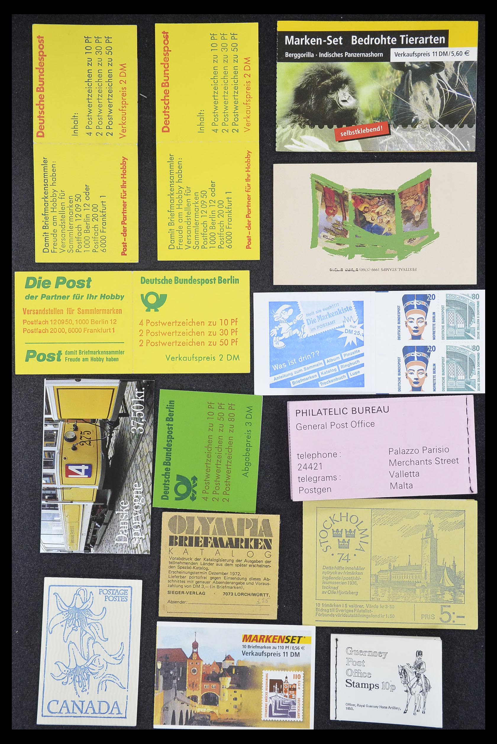 33744 041 - Postzegelverzameling 33744 Wereld postzegelboekjes 1919-2011.