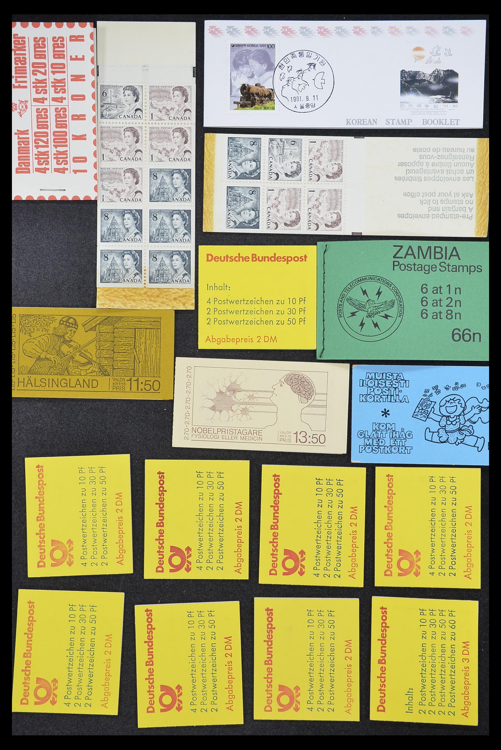 33744 044 - Postzegelverzameling 33744 Wereld postzegelboekjes 1919-2011.