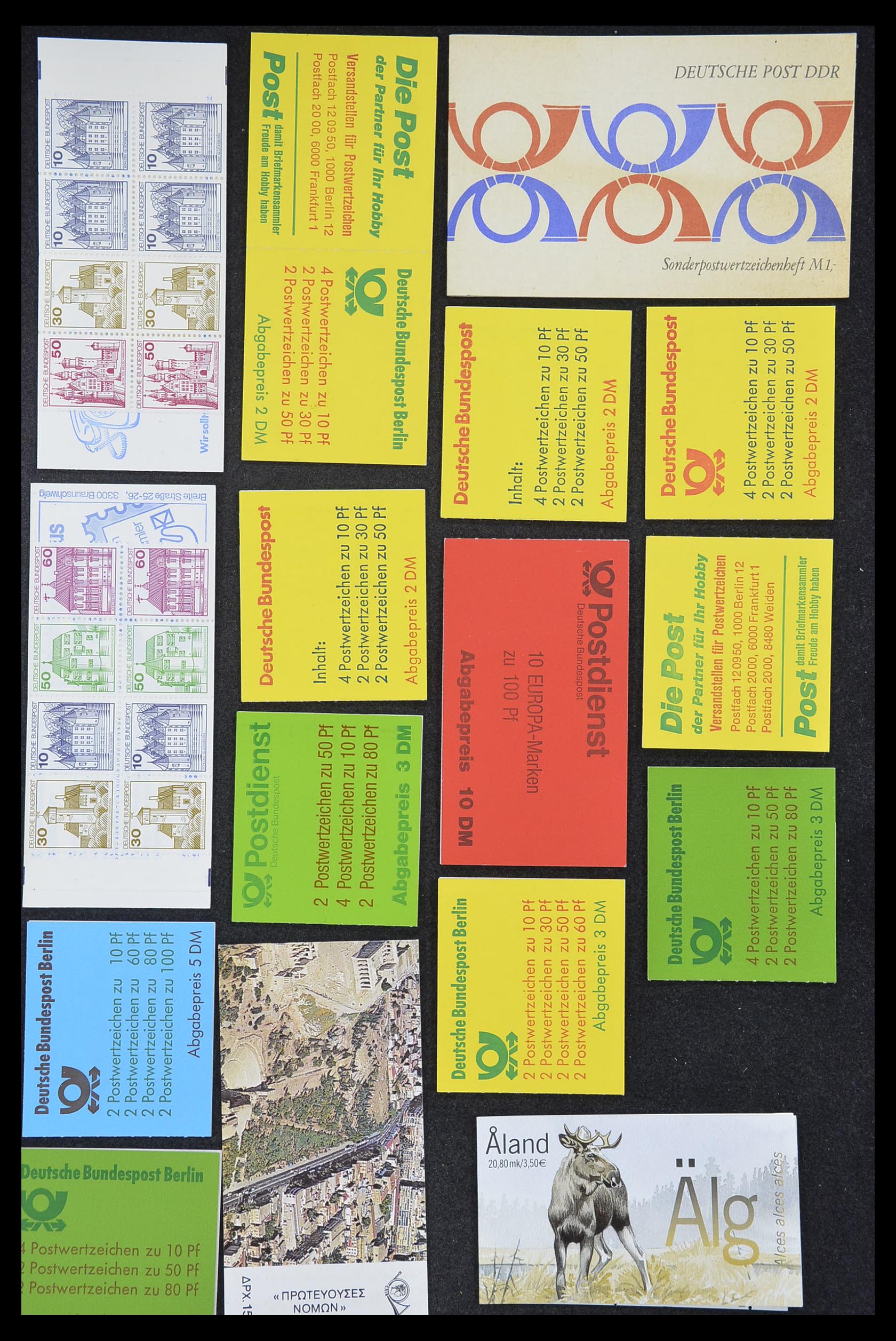 33744 054 - Postzegelverzameling 33744 Wereld postzegelboekjes 1919-2011.