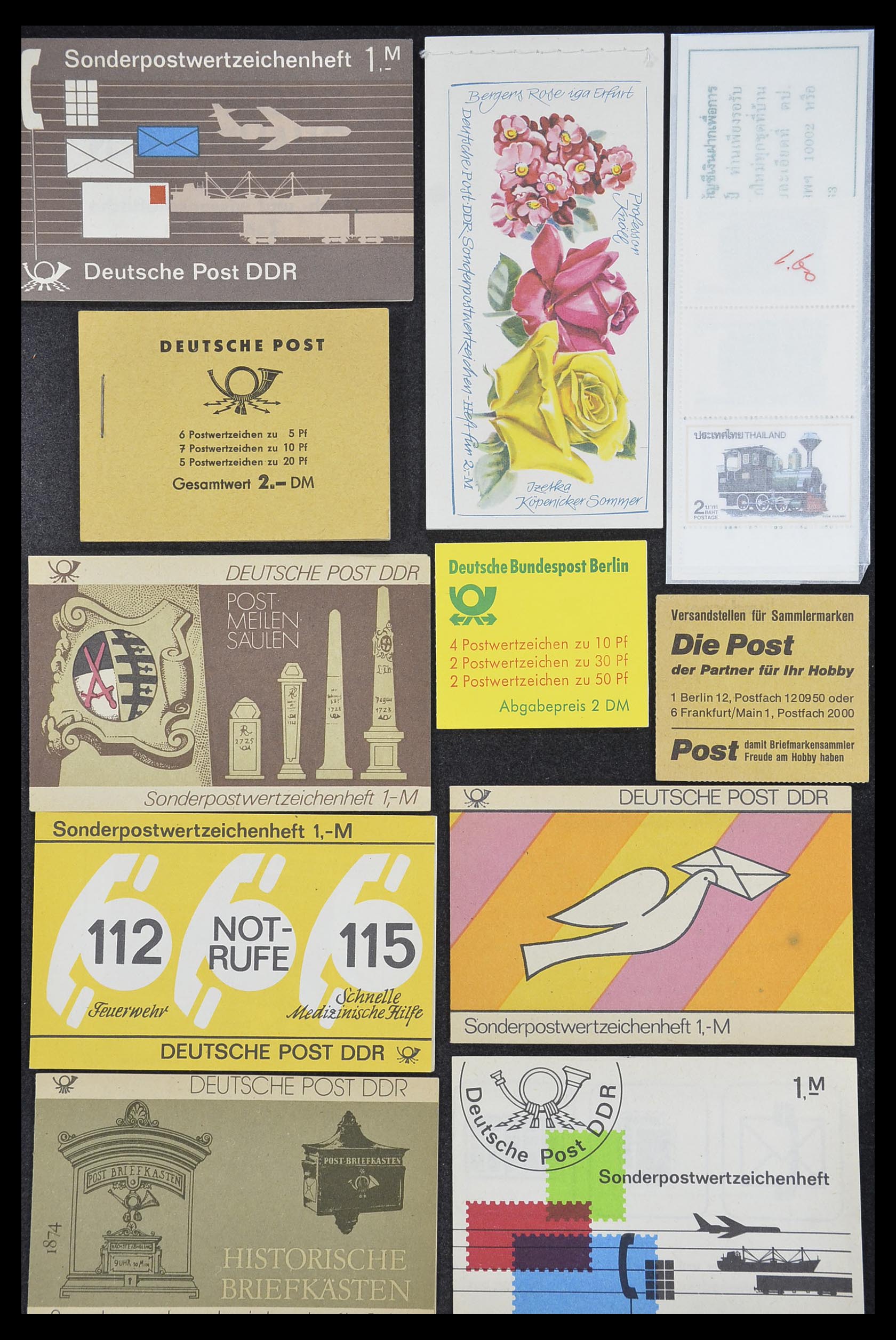 33744 056 - Postzegelverzameling 33744 Wereld postzegelboekjes 1919-2011.