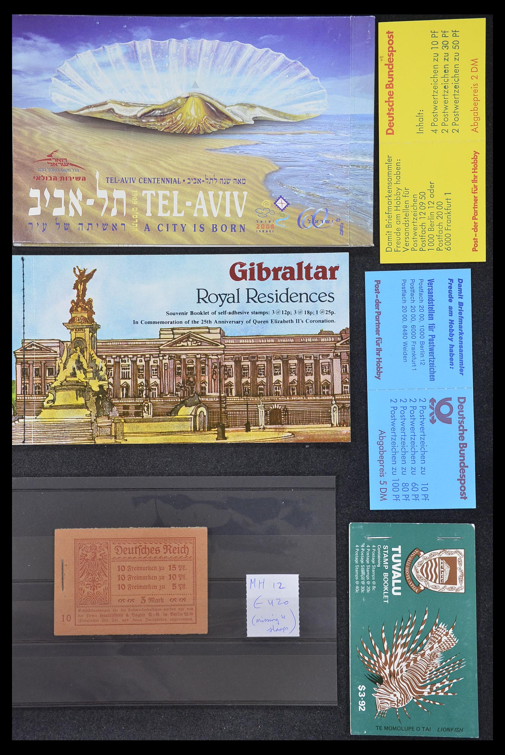 33744 061 - Postzegelverzameling 33744 Wereld postzegelboekjes 1919-2011.