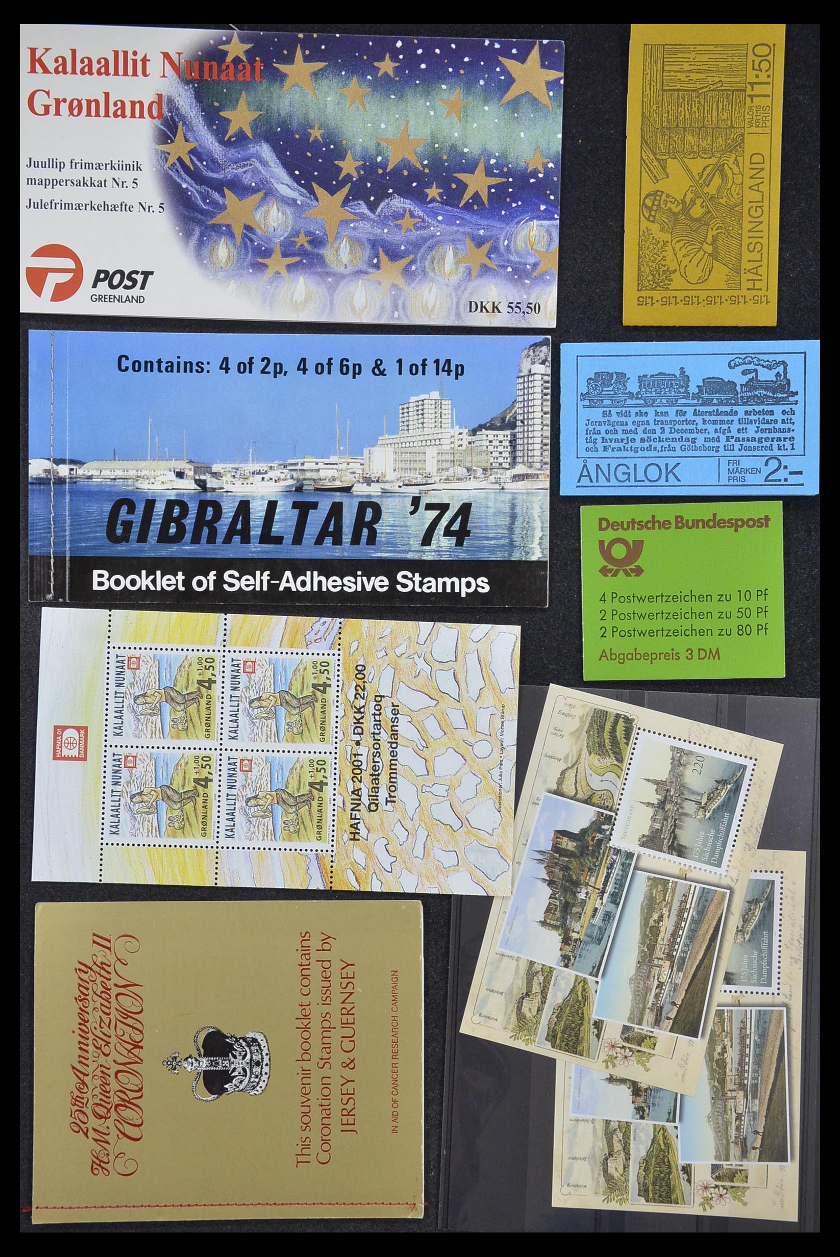 33744 063 - Postzegelverzameling 33744 Wereld postzegelboekjes 1919-2011.