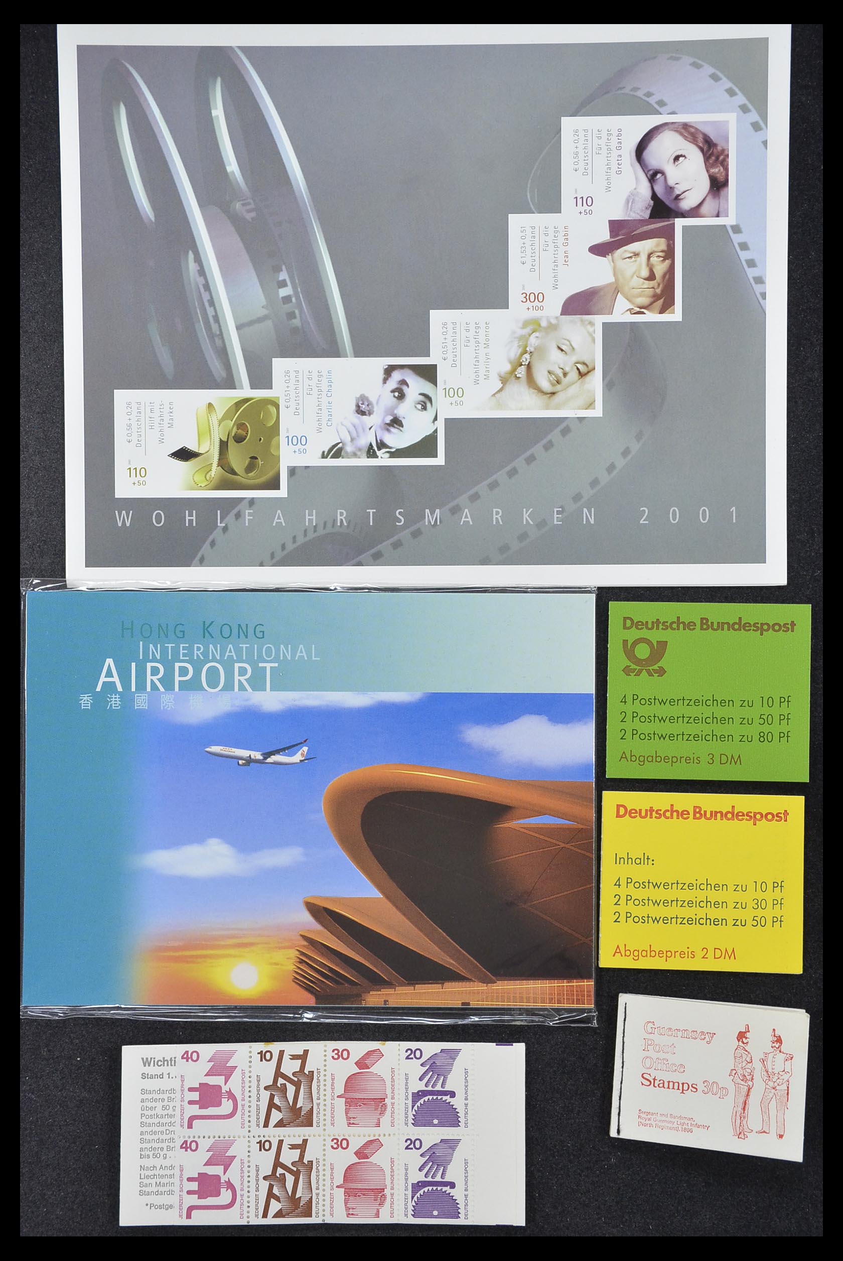 33744 064 - Postzegelverzameling 33744 Wereld postzegelboekjes 1919-2011.