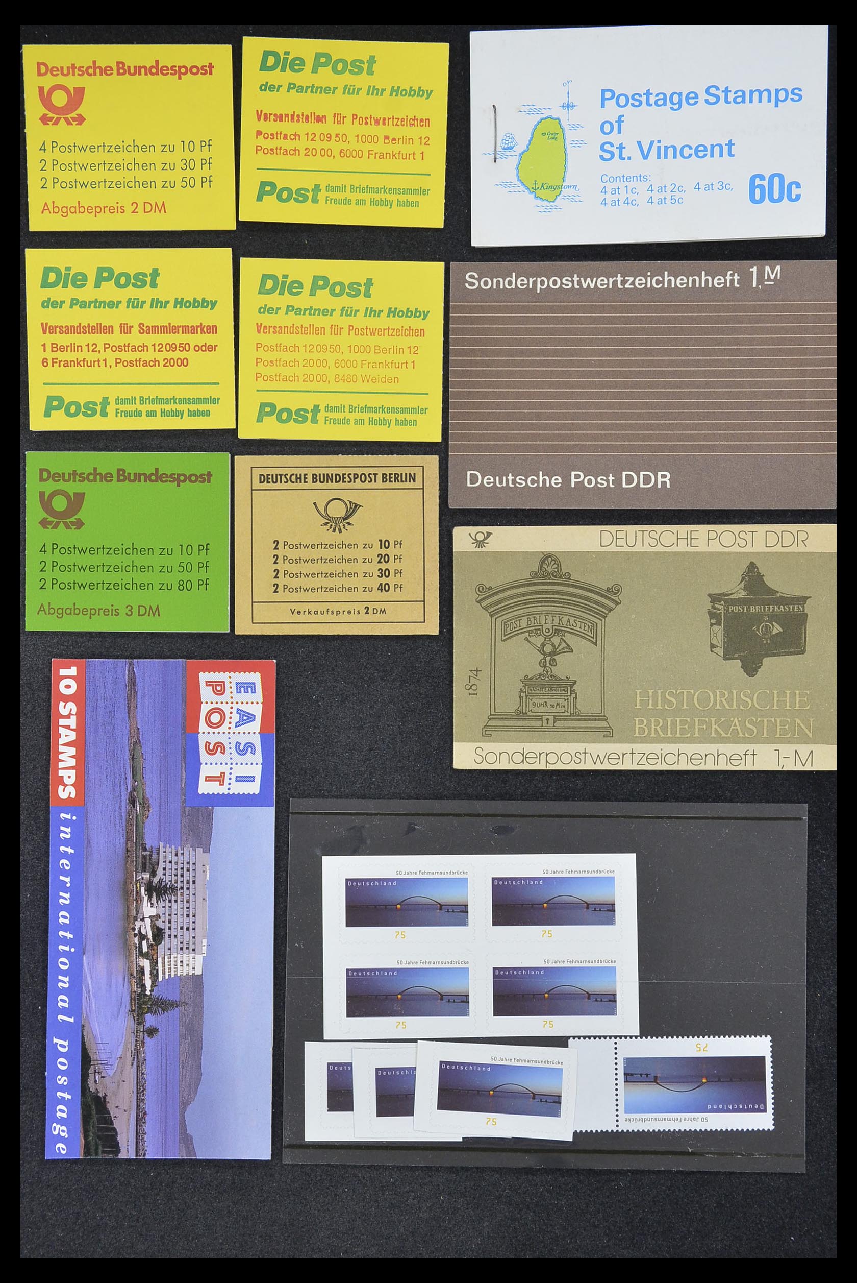 33744 070 - Postzegelverzameling 33744 Wereld postzegelboekjes 1919-2011.