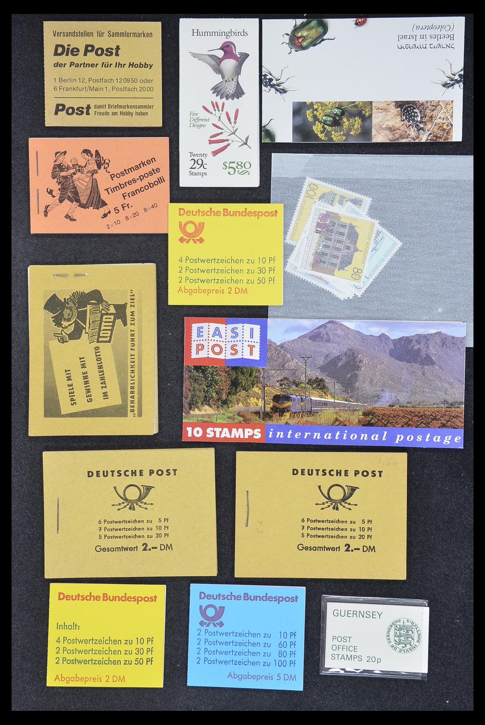 33744 073 - Postzegelverzameling 33744 Wereld postzegelboekjes 1919-2011.
