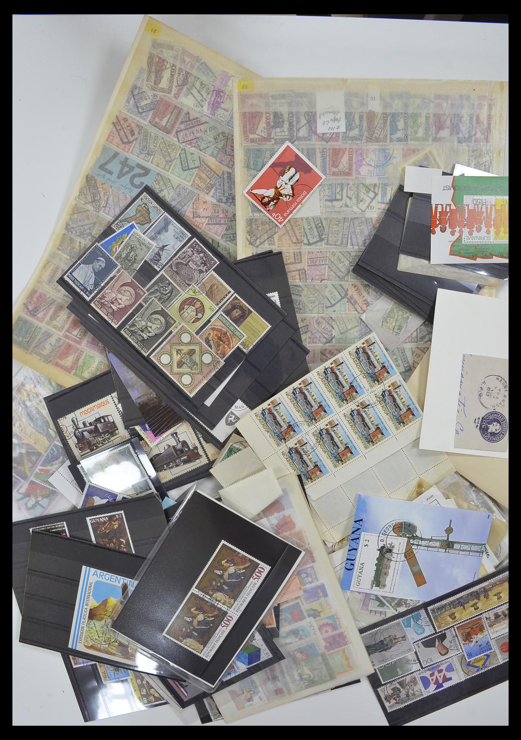 33751 008 - Postzegelverzameling 33751 Wereld uitzoekpartij 1870-2010.