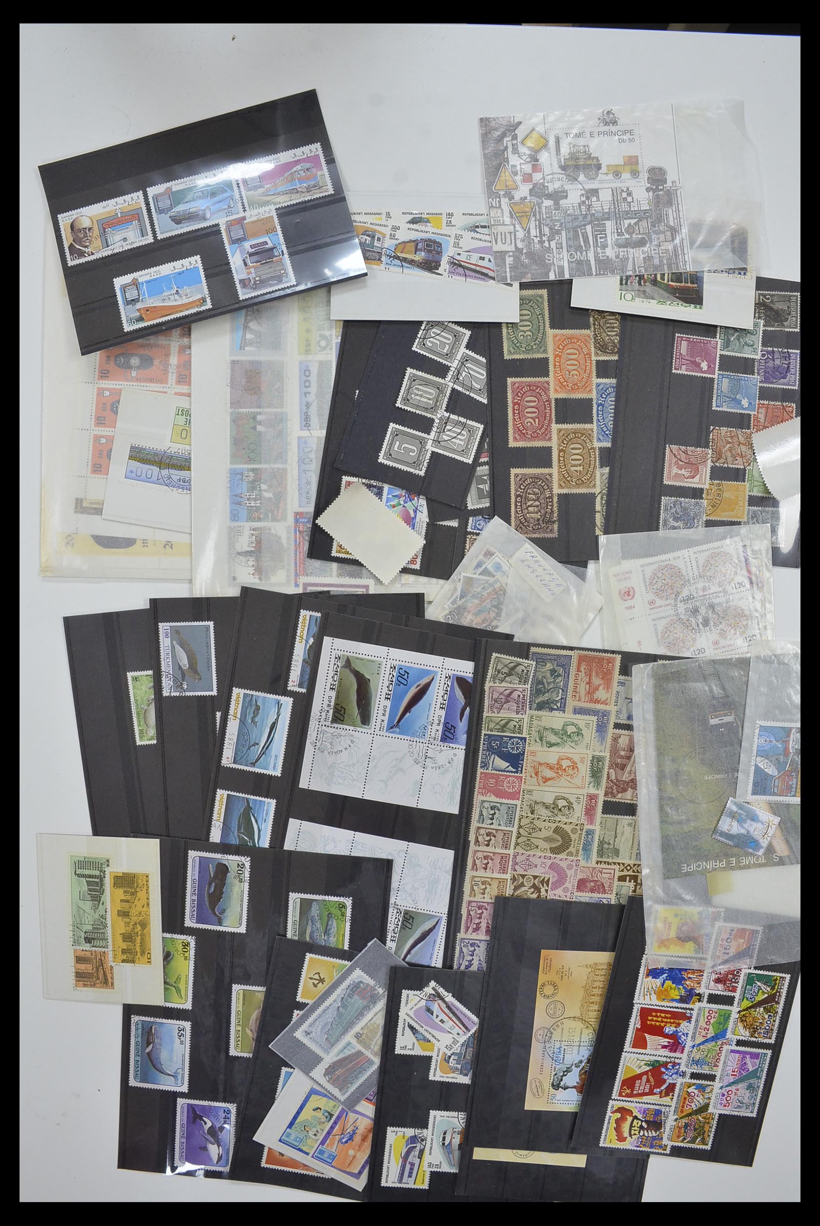 33751 010 - Postzegelverzameling 33751 Wereld uitzoekpartij 1870-2010.