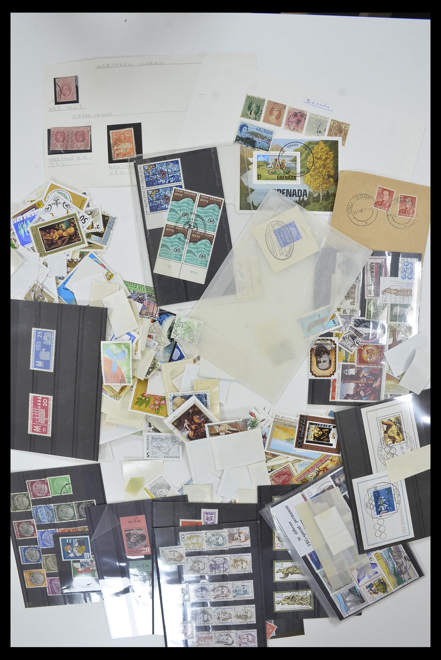 33751 011 - Postzegelverzameling 33751 Wereld uitzoekpartij 1870-2010.