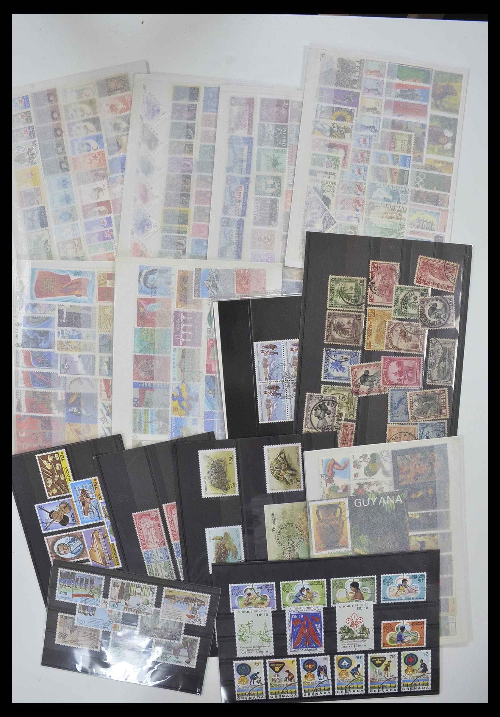 33751 012 - Stamp collection 33751 World sorting lot 1870-2010.