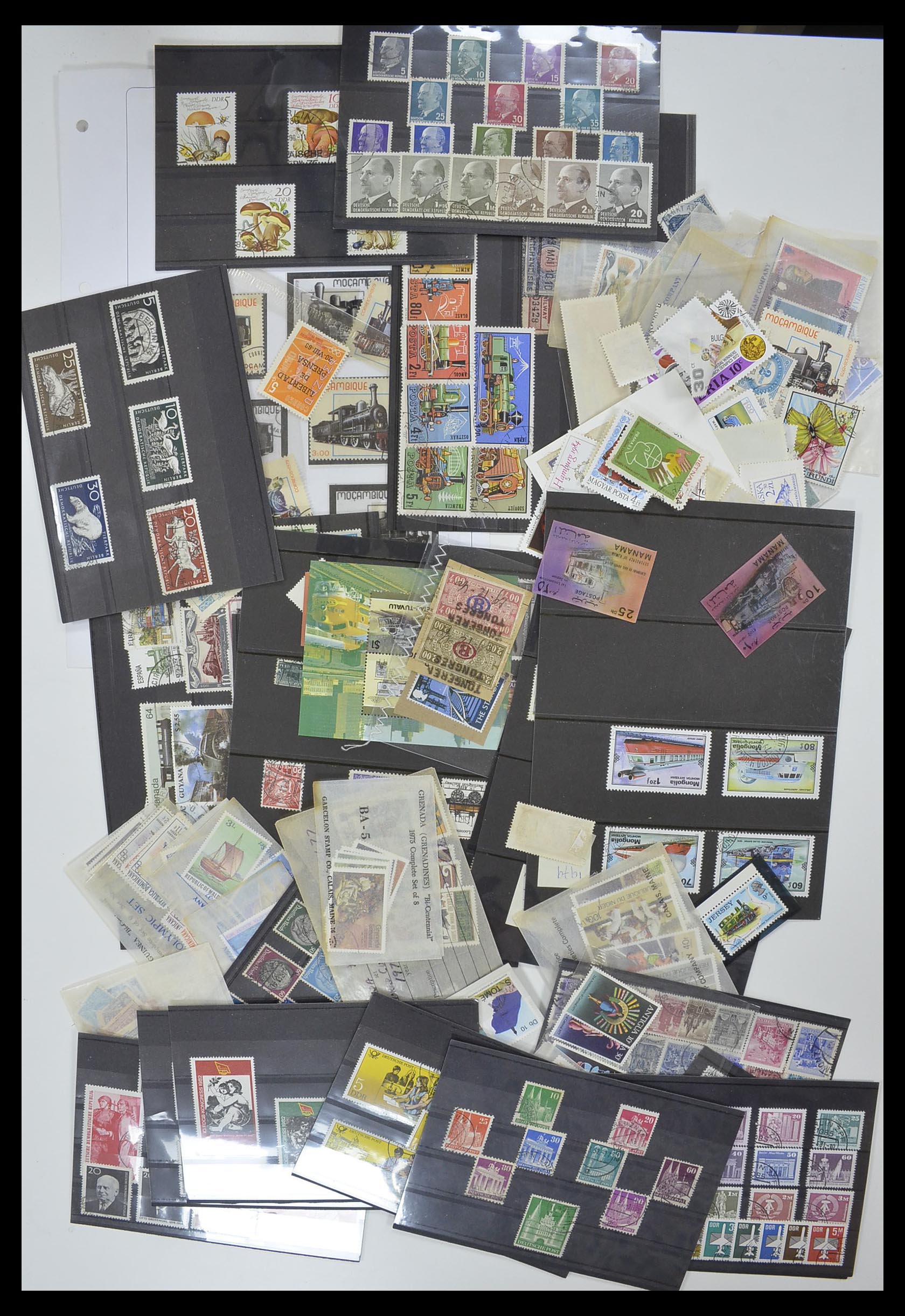 33751 014 - Postzegelverzameling 33751 Wereld uitzoekpartij 1870-2010.