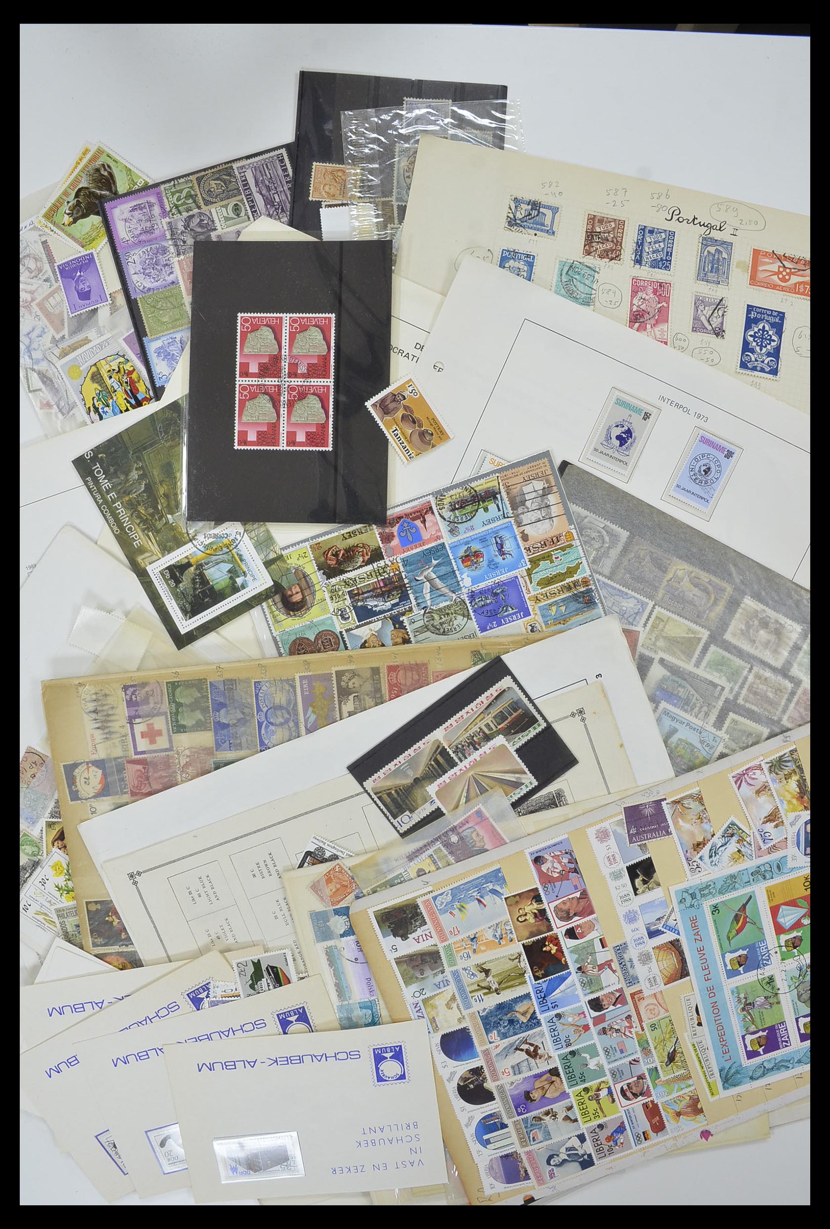 33751 017 - Postzegelverzameling 33751 Wereld uitzoekpartij 1870-2010.
