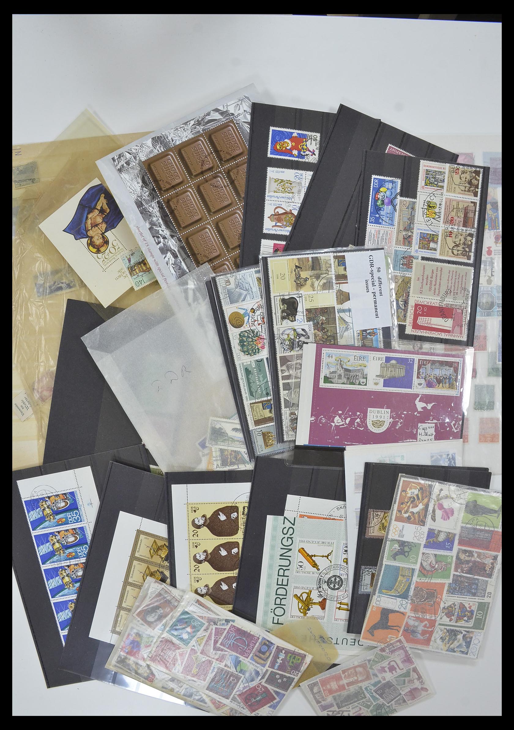 33751 020 - Postzegelverzameling 33751 Wereld uitzoekpartij 1870-2010.