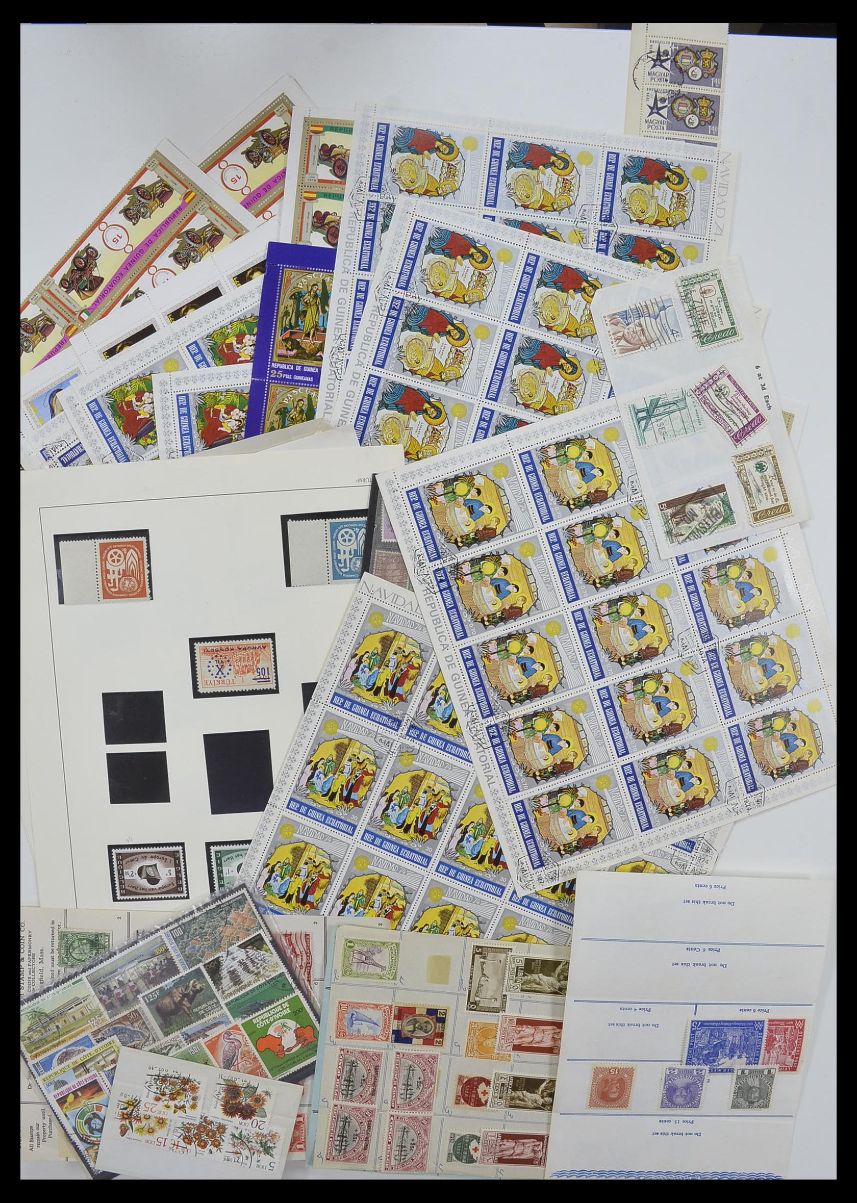 33751 031 - Stamp collection 33751 World sorting lot 1870-2010.