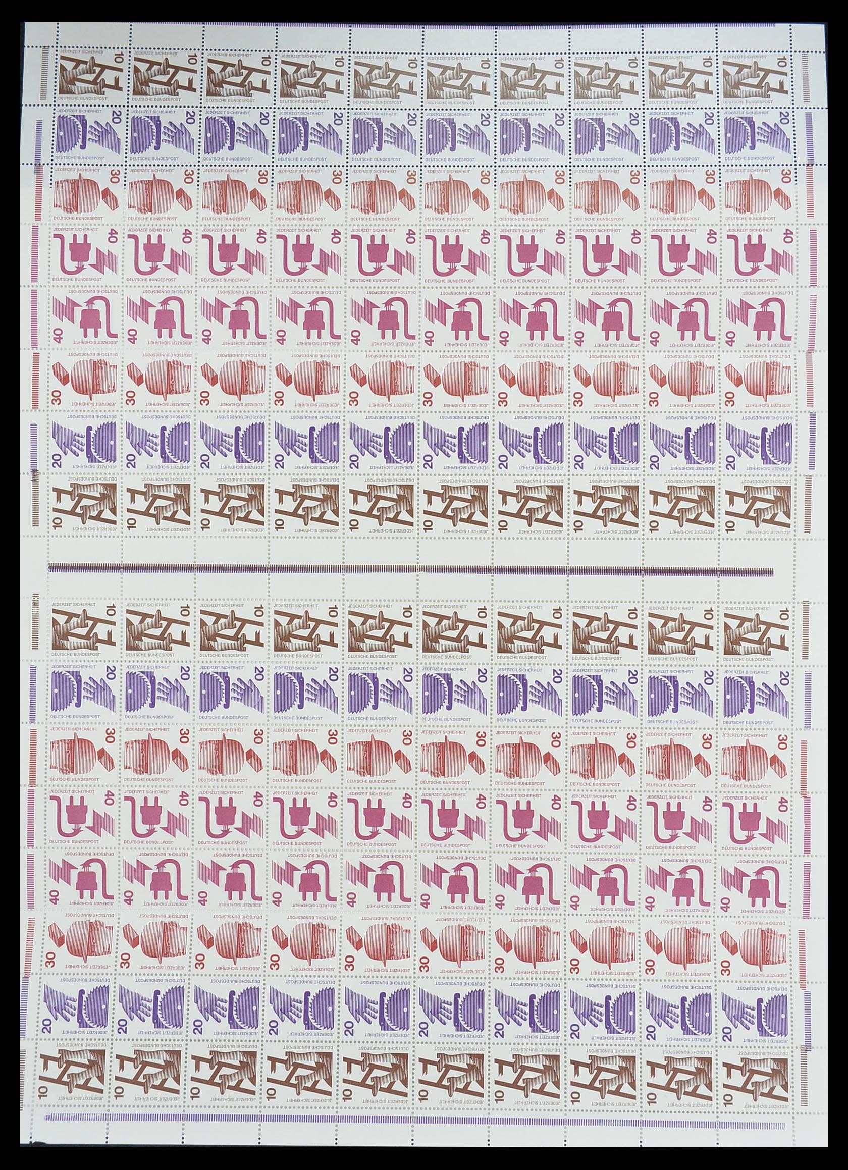 33753 001 - Stamp collection 33753 Bund and Berlin markenheftchenbogen 1966-1973.