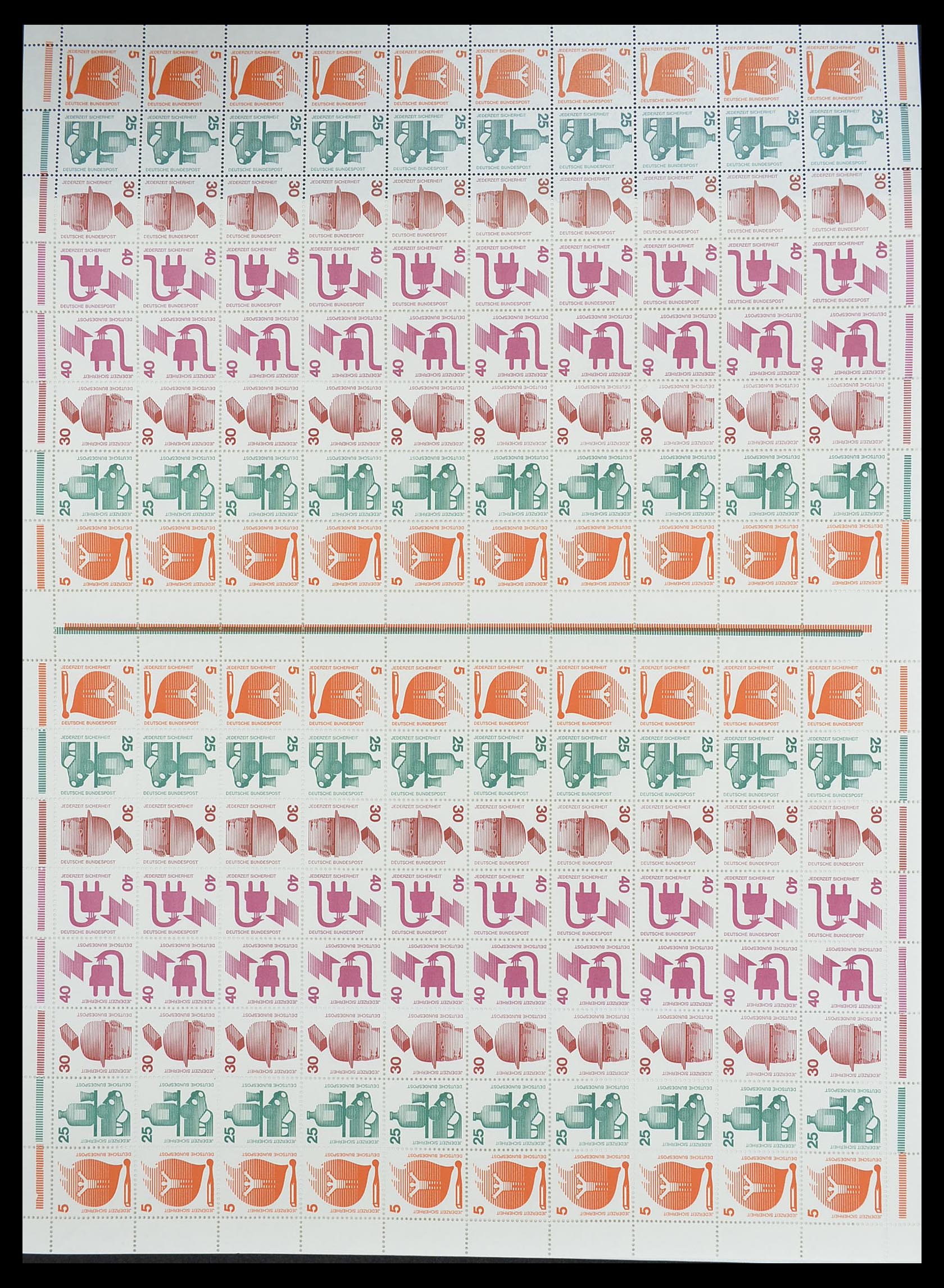 33753 002 - Stamp collection 33753 Bund and Berlin markenheftchenbogen 1966-1973.