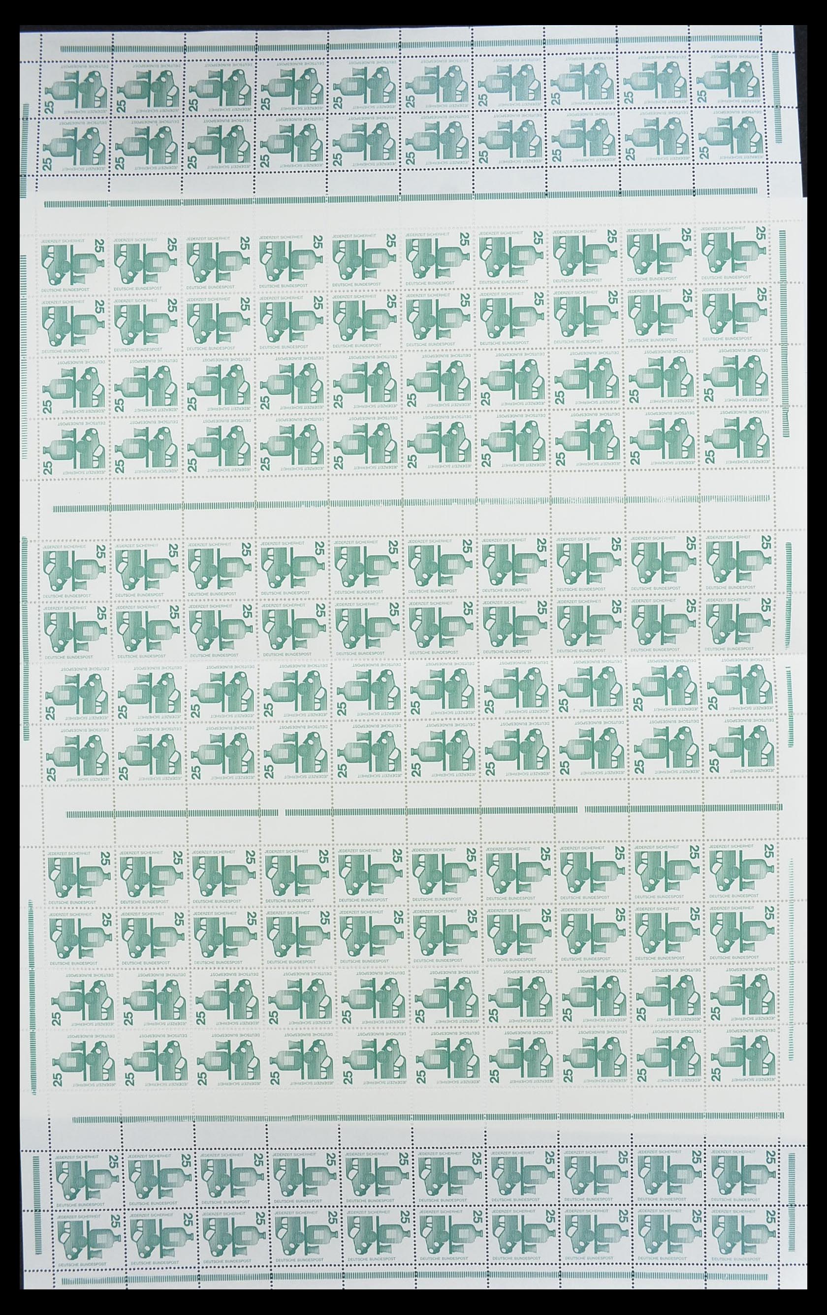 33753 004 - Stamp collection 33753 Bund and Berlin markenheftchenbogen 1966-1973.
