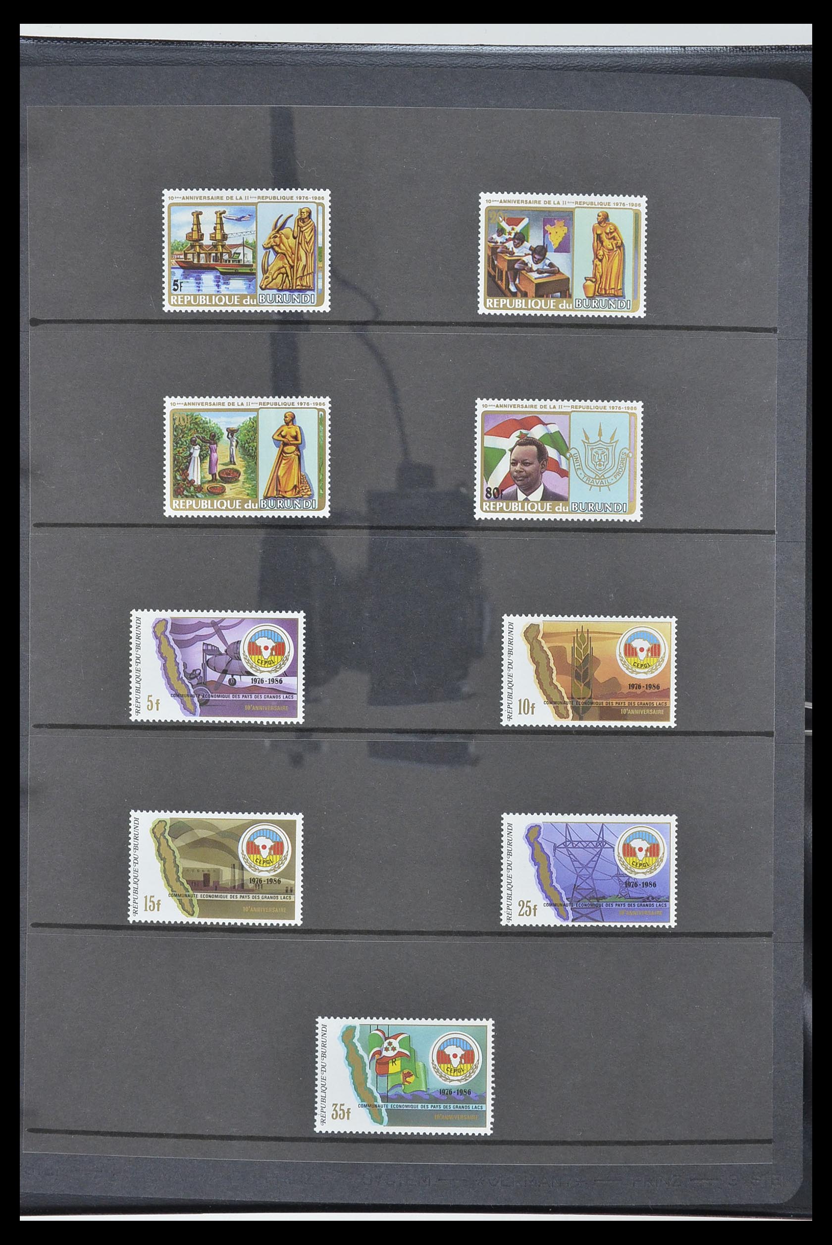 33764 336 - Postzegelverzameling 33764 Burundi 1962-2004.