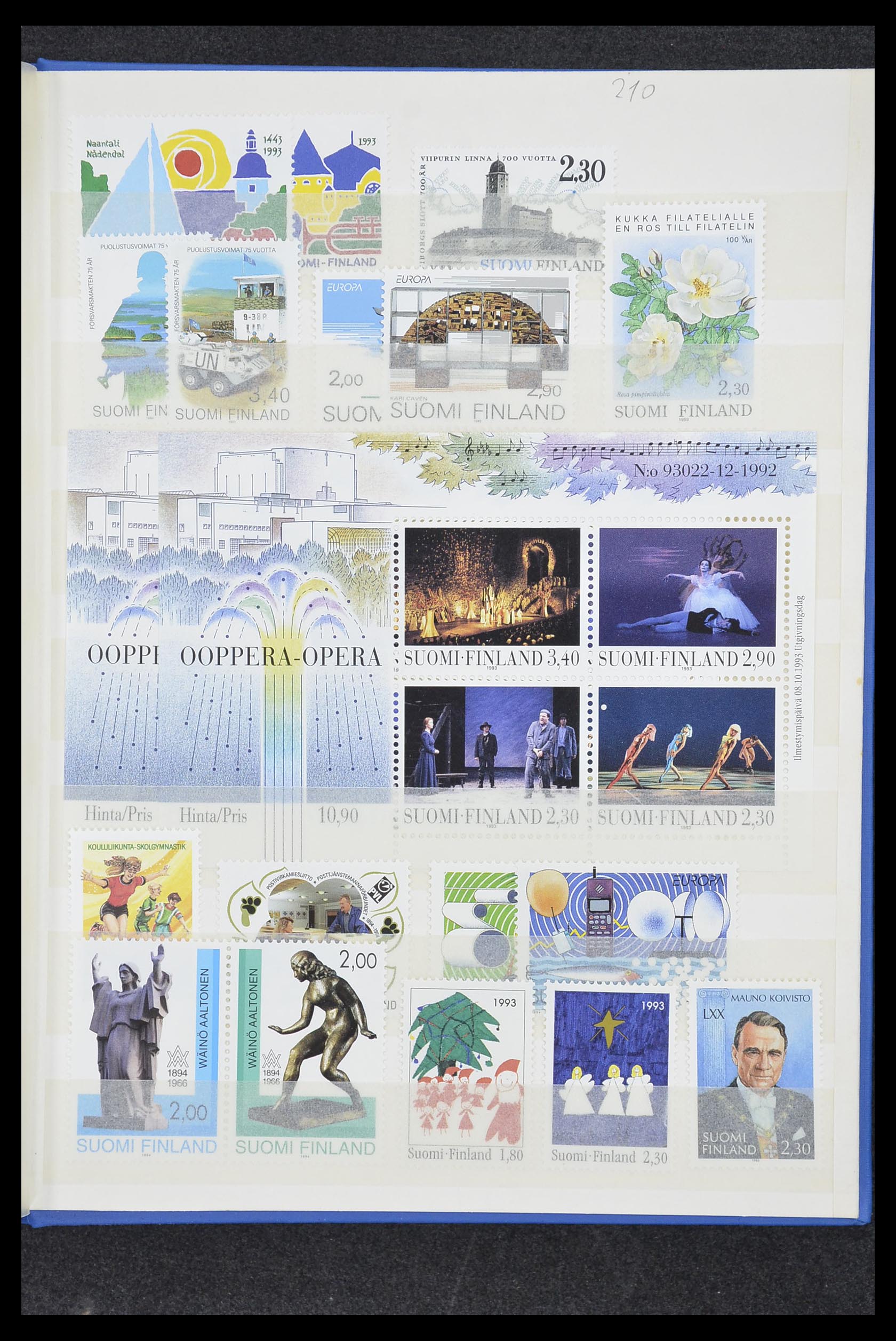 33831 105 - Stamp collection 33831 Finland 1889-1998.