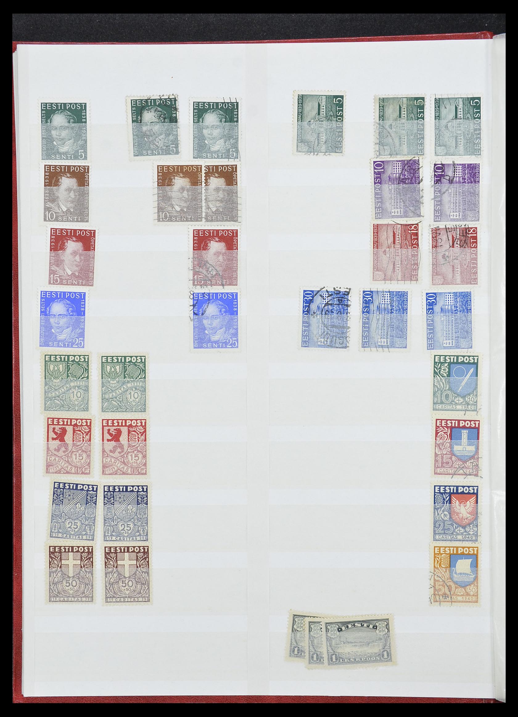 33843 010 - Postzegelverzameling 33843 Estland en Letland 1918-1940.