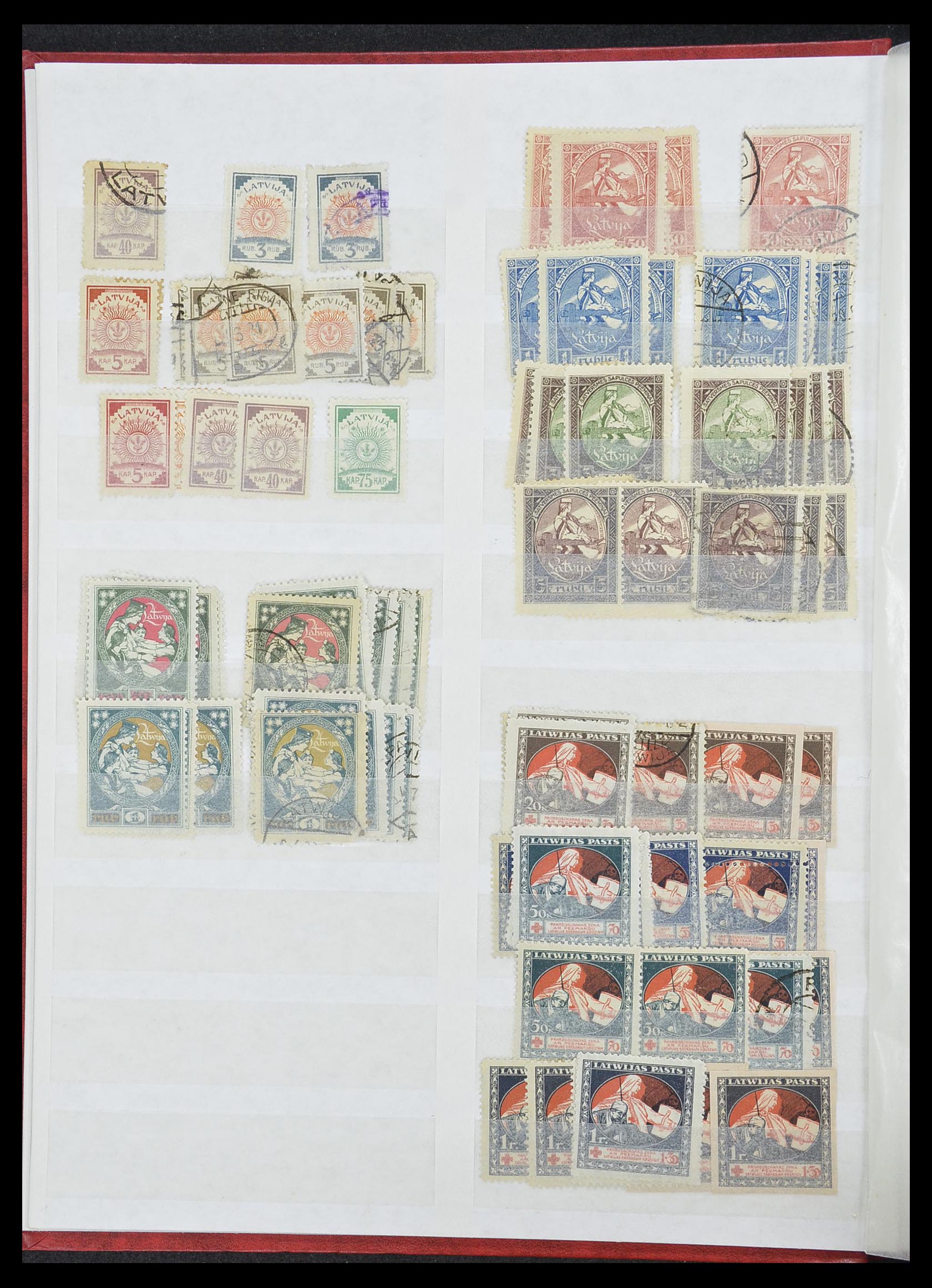 33843 017 - Postzegelverzameling 33843 Estland en Letland 1918-1940.