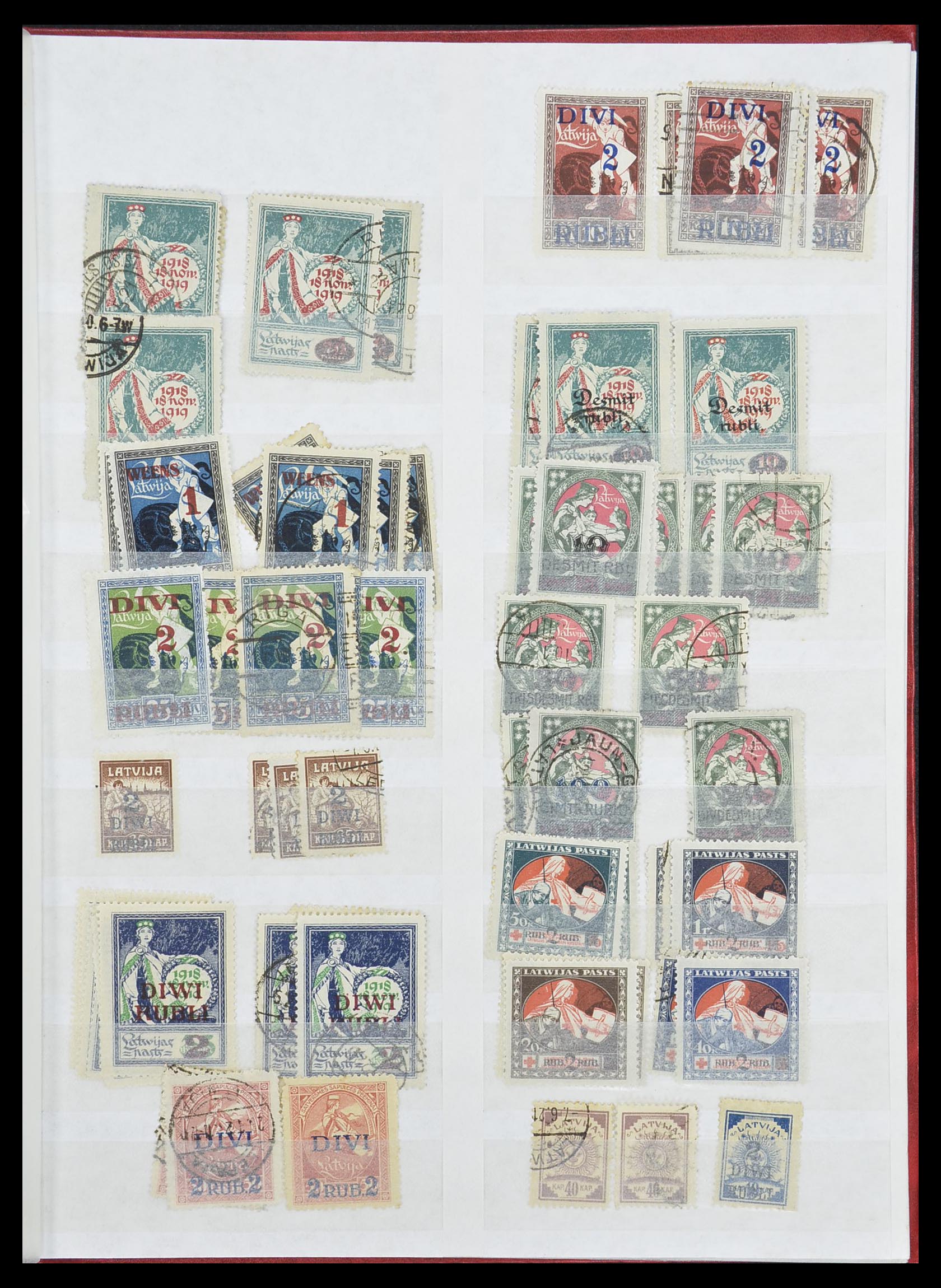 33843 018 - Postzegelverzameling 33843 Estland en Letland 1918-1940.