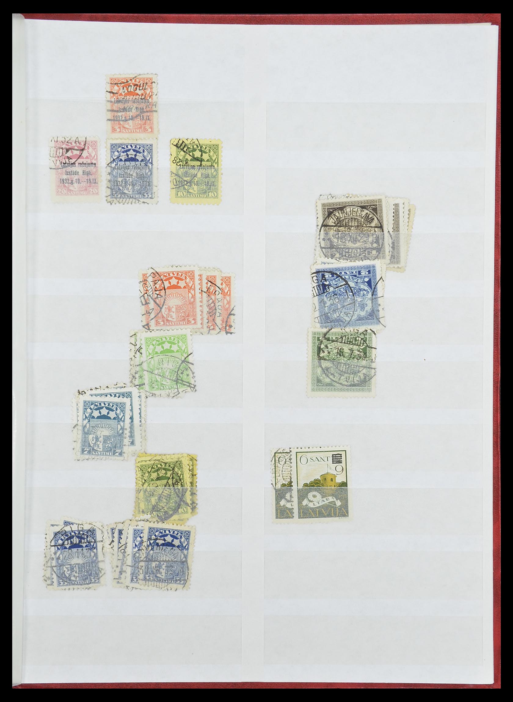 33843 024 - Postzegelverzameling 33843 Estland en Letland 1918-1940.
