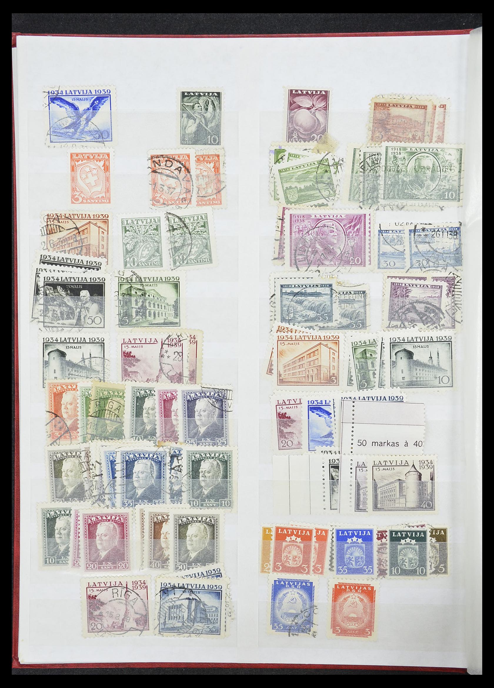 33843 027 - Postzegelverzameling 33843 Estland en Letland 1918-1940.