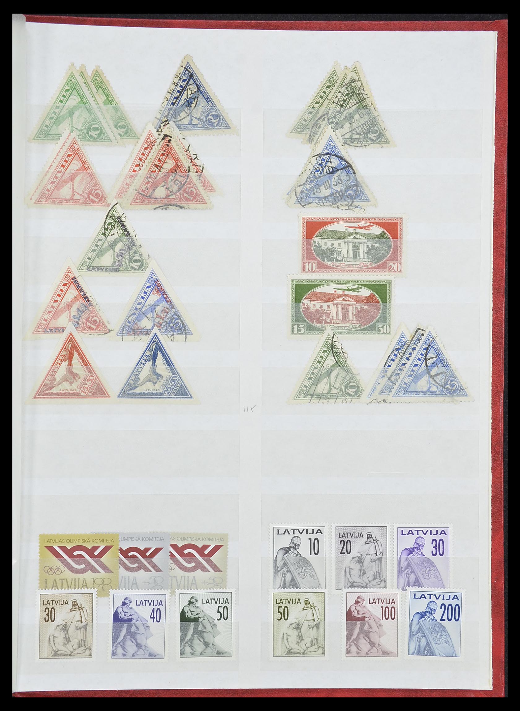 33843 028 - Postzegelverzameling 33843 Estland en Letland 1918-1940.