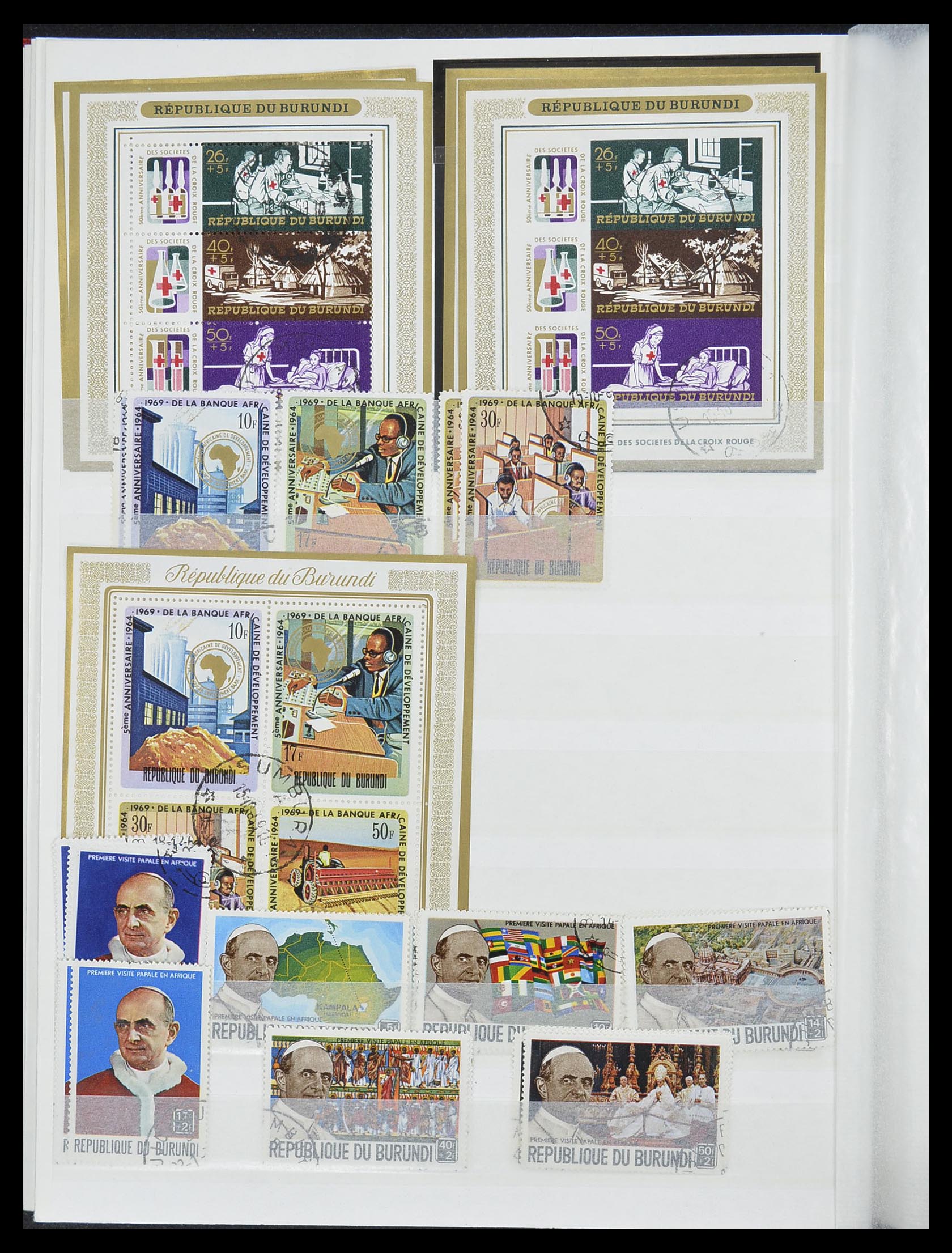 33855 030 - Postzegelverzameling 33855 Burundi 1962-1974.