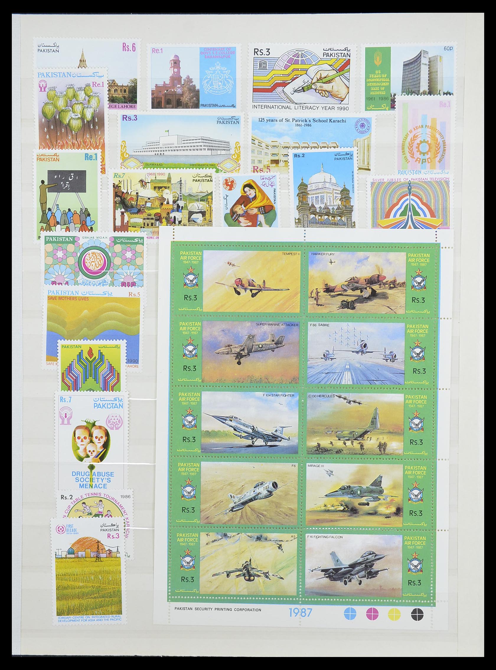 33865 032 - Postzegelverzameling 33865 Pakistan 1947-1996.