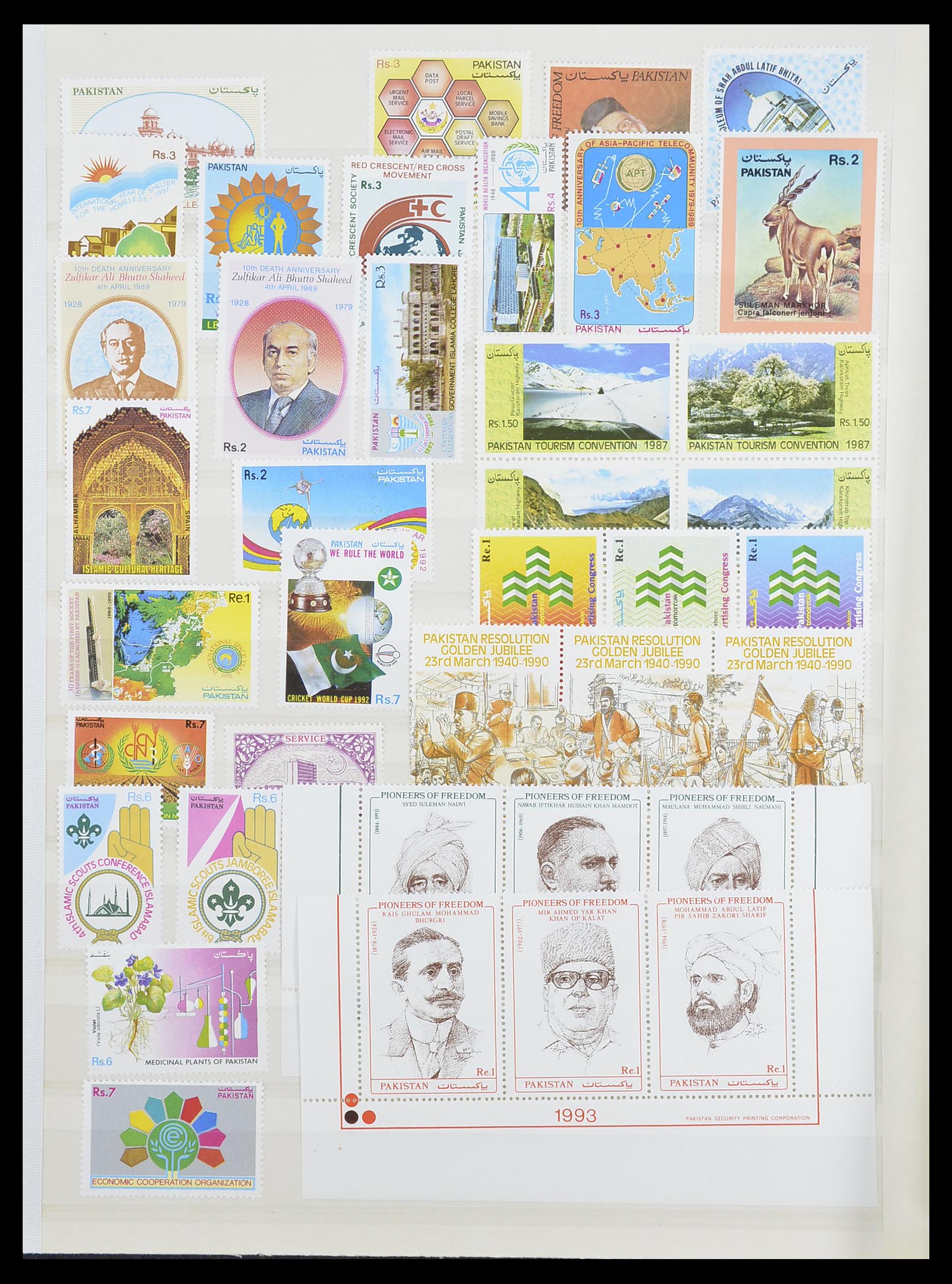 33865 034 - Postzegelverzameling 33865 Pakistan 1947-1996.