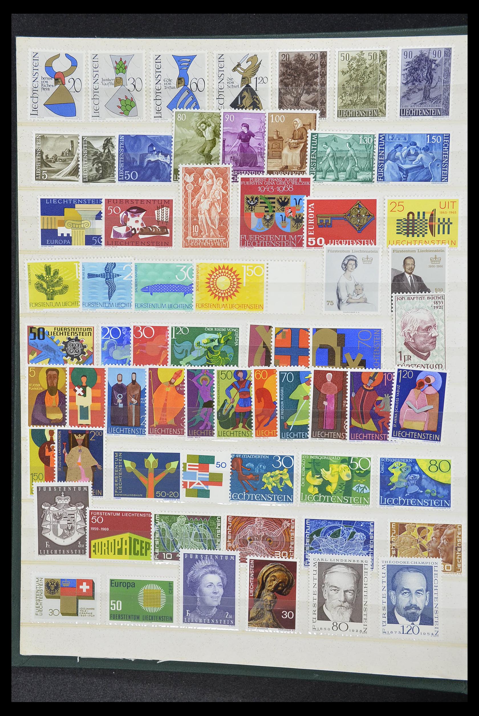 33884 002 - Stamp collection 33884 Liechtenstein 1920-2002.