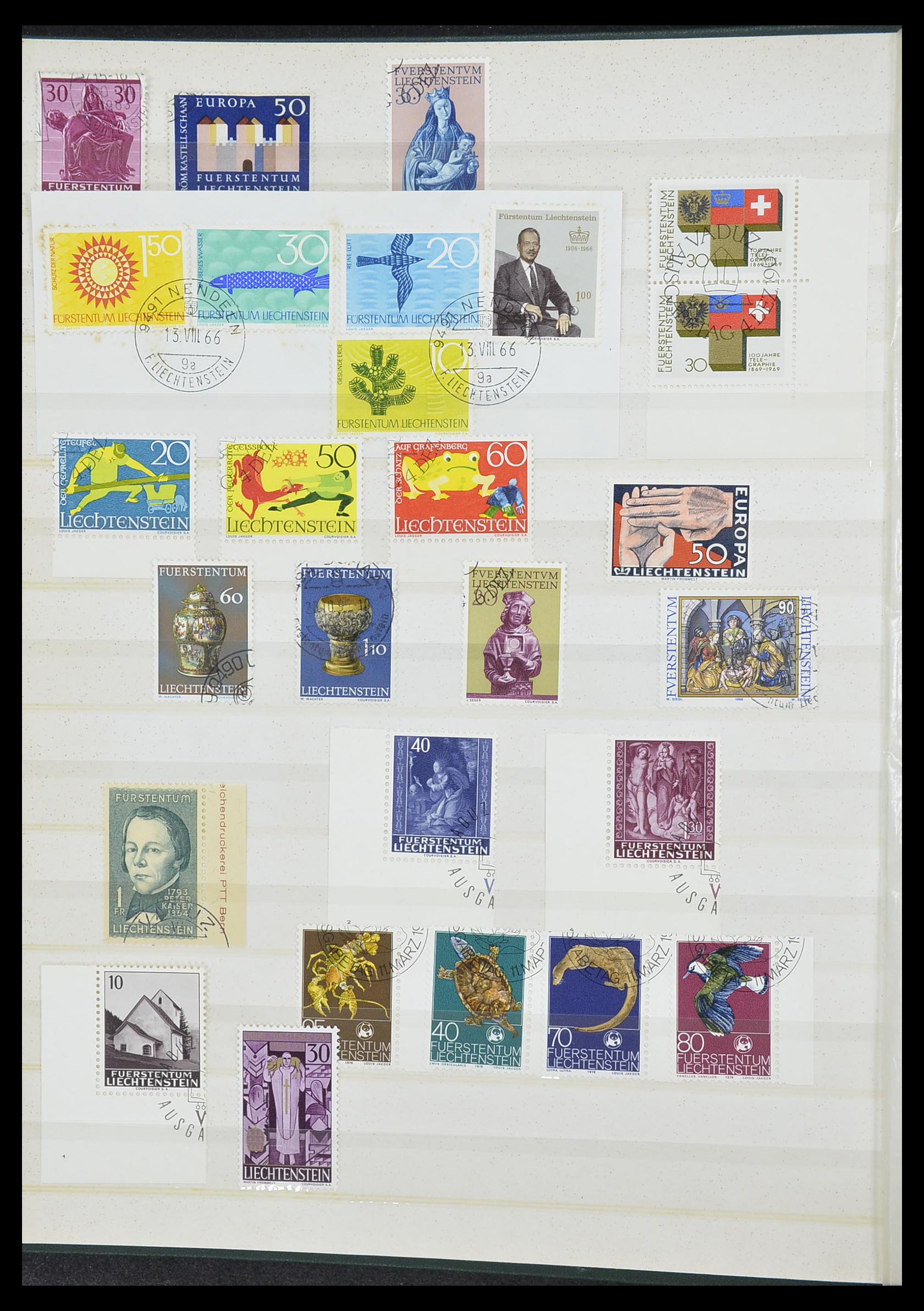 33884 006 - Stamp collection 33884 Liechtenstein 1920-2002.