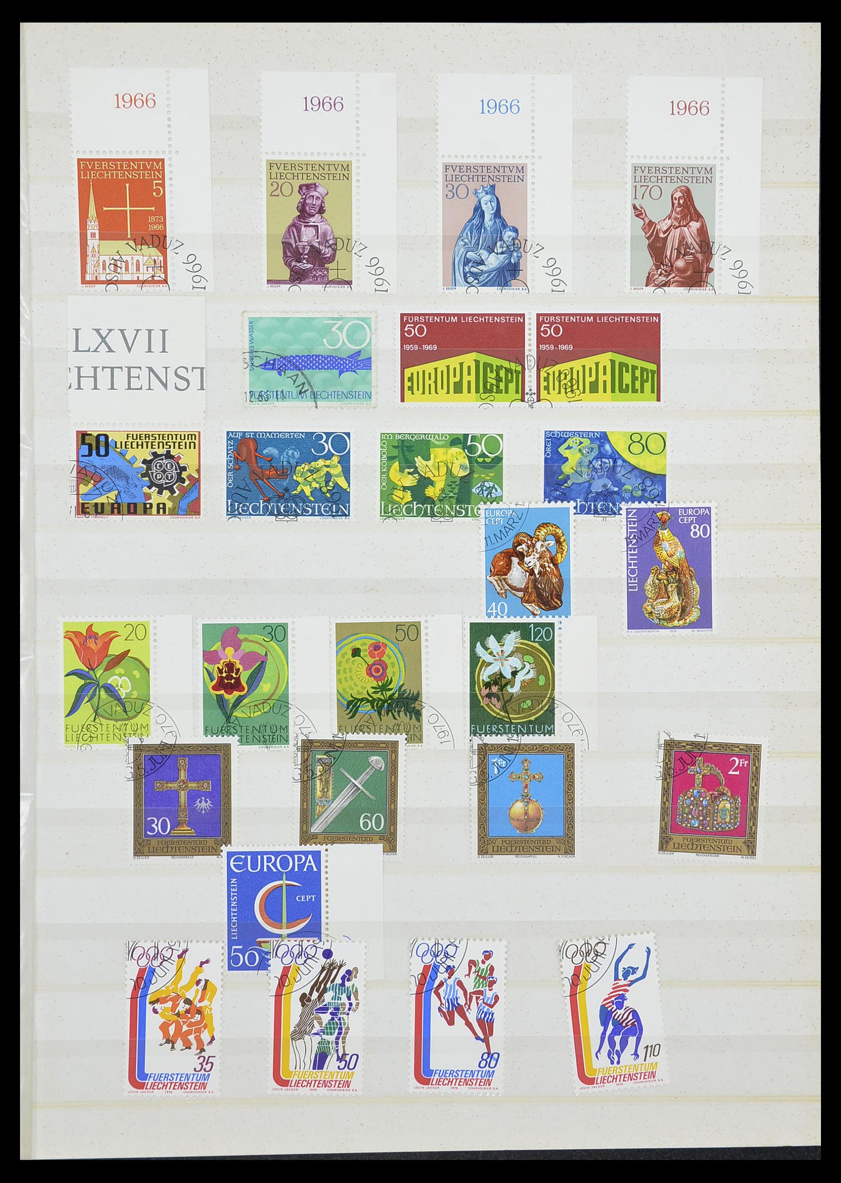 33884 009 - Stamp collection 33884 Liechtenstein 1920-2002.