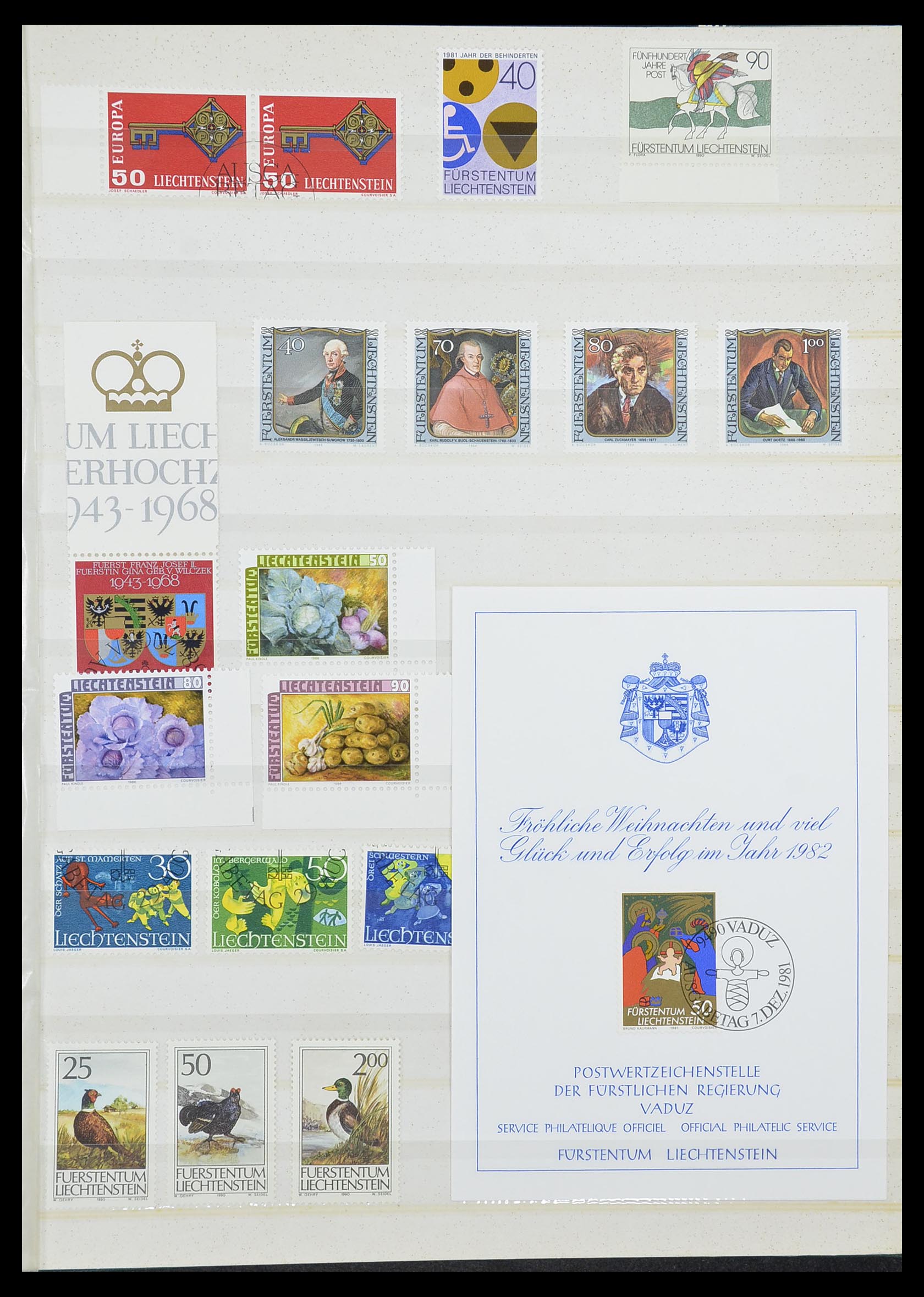 33884 013 - Stamp collection 33884 Liechtenstein 1920-2002.