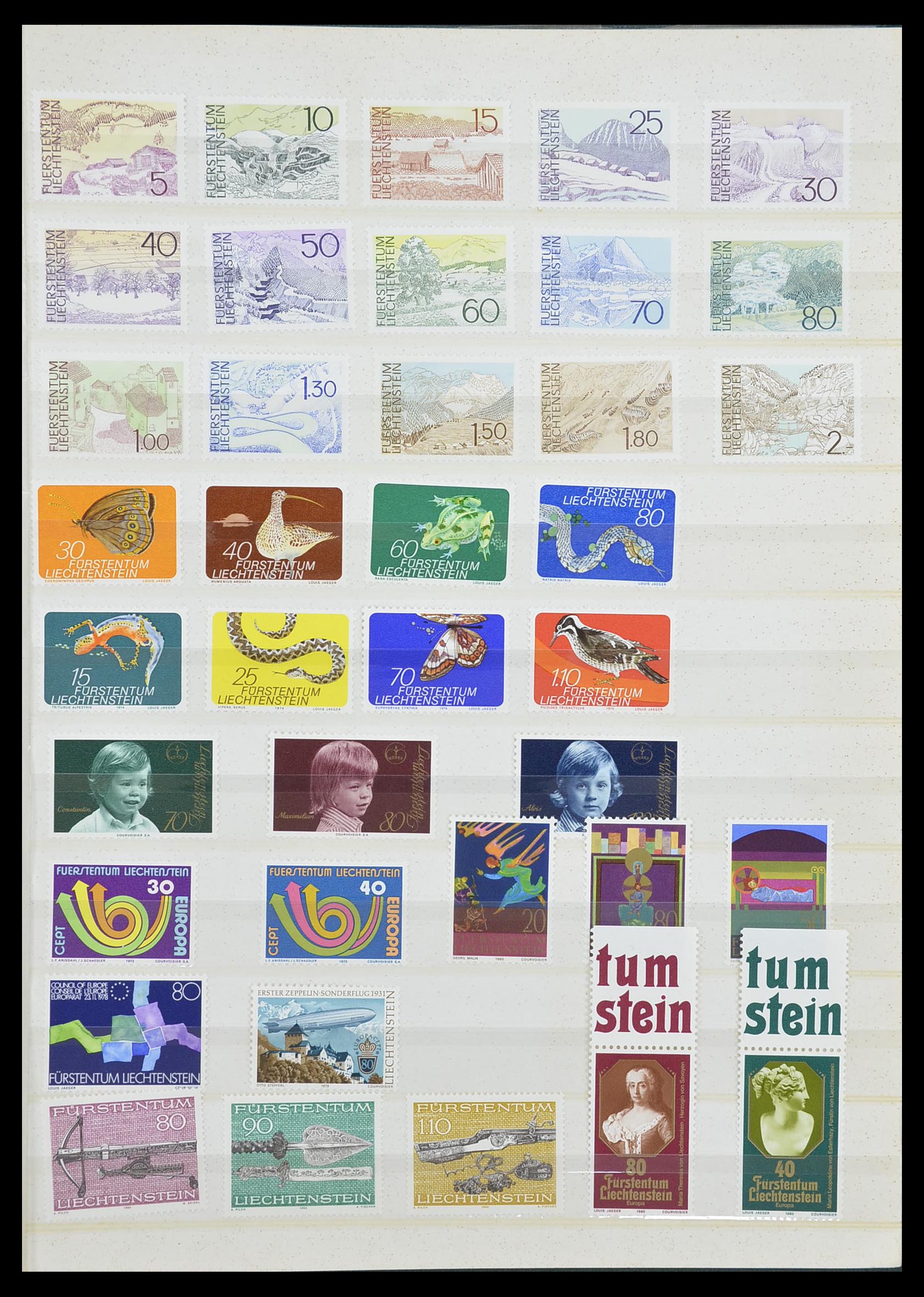 33884 019 - Stamp collection 33884 Liechtenstein 1920-2002.