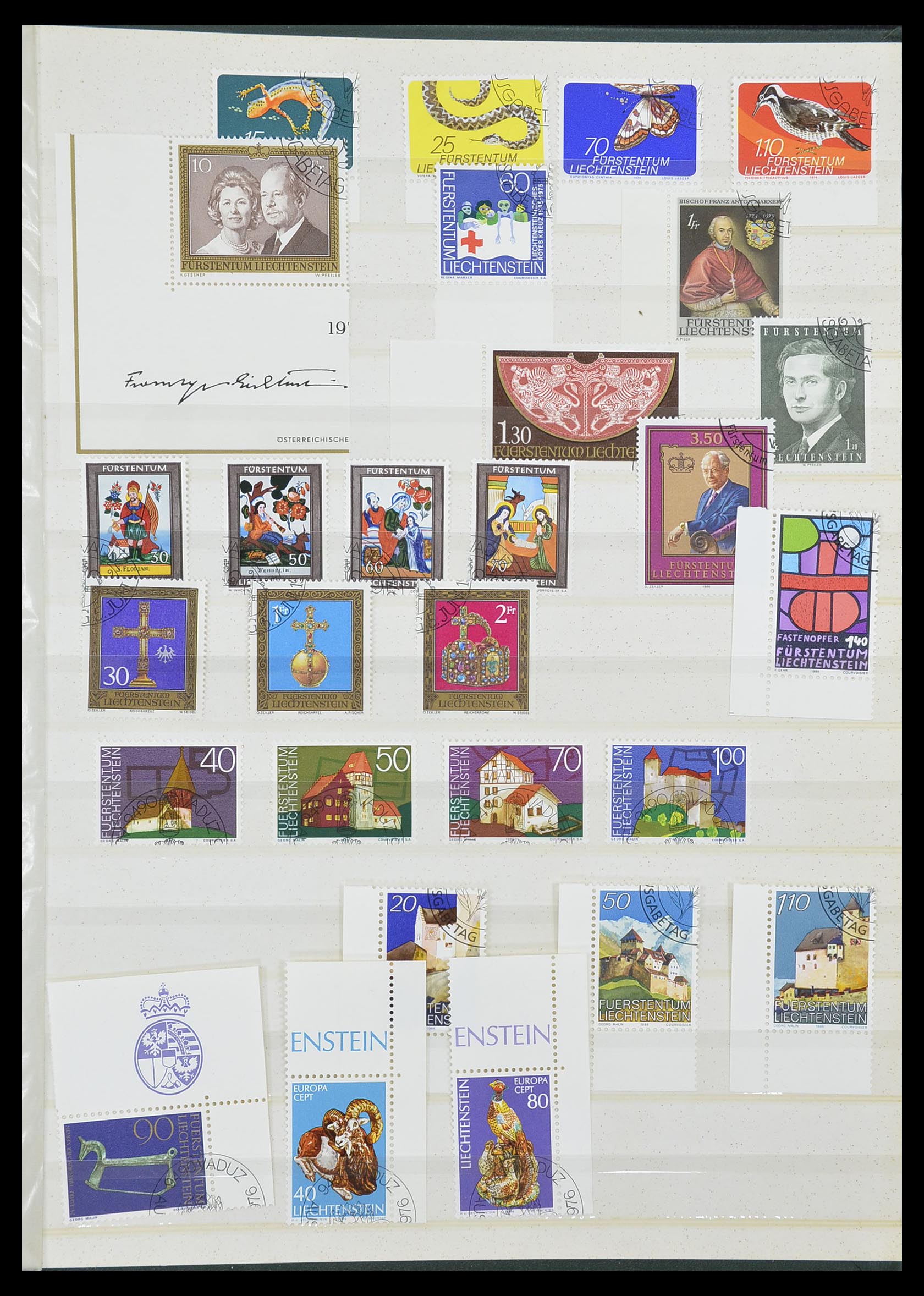 33884 031 - Stamp collection 33884 Liechtenstein 1920-2002.
