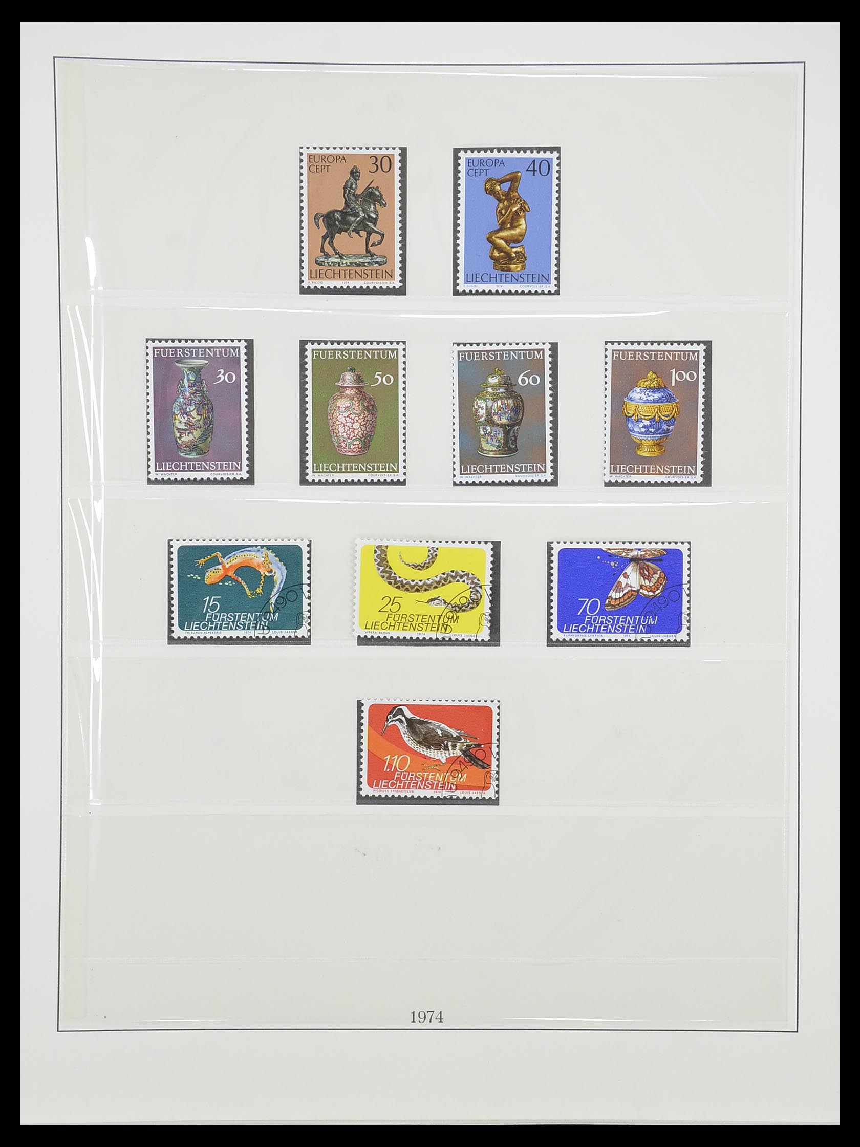 33884 045 - Stamp collection 33884 Liechtenstein 1920-2002.