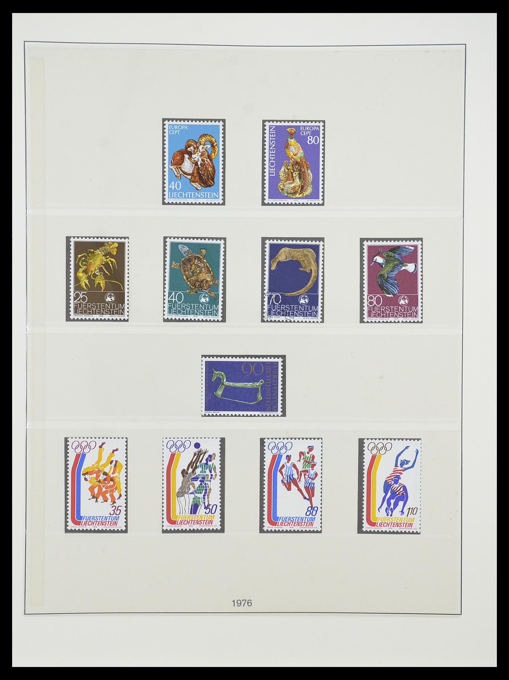 33884 049 - Stamp collection 33884 Liechtenstein 1920-2002.