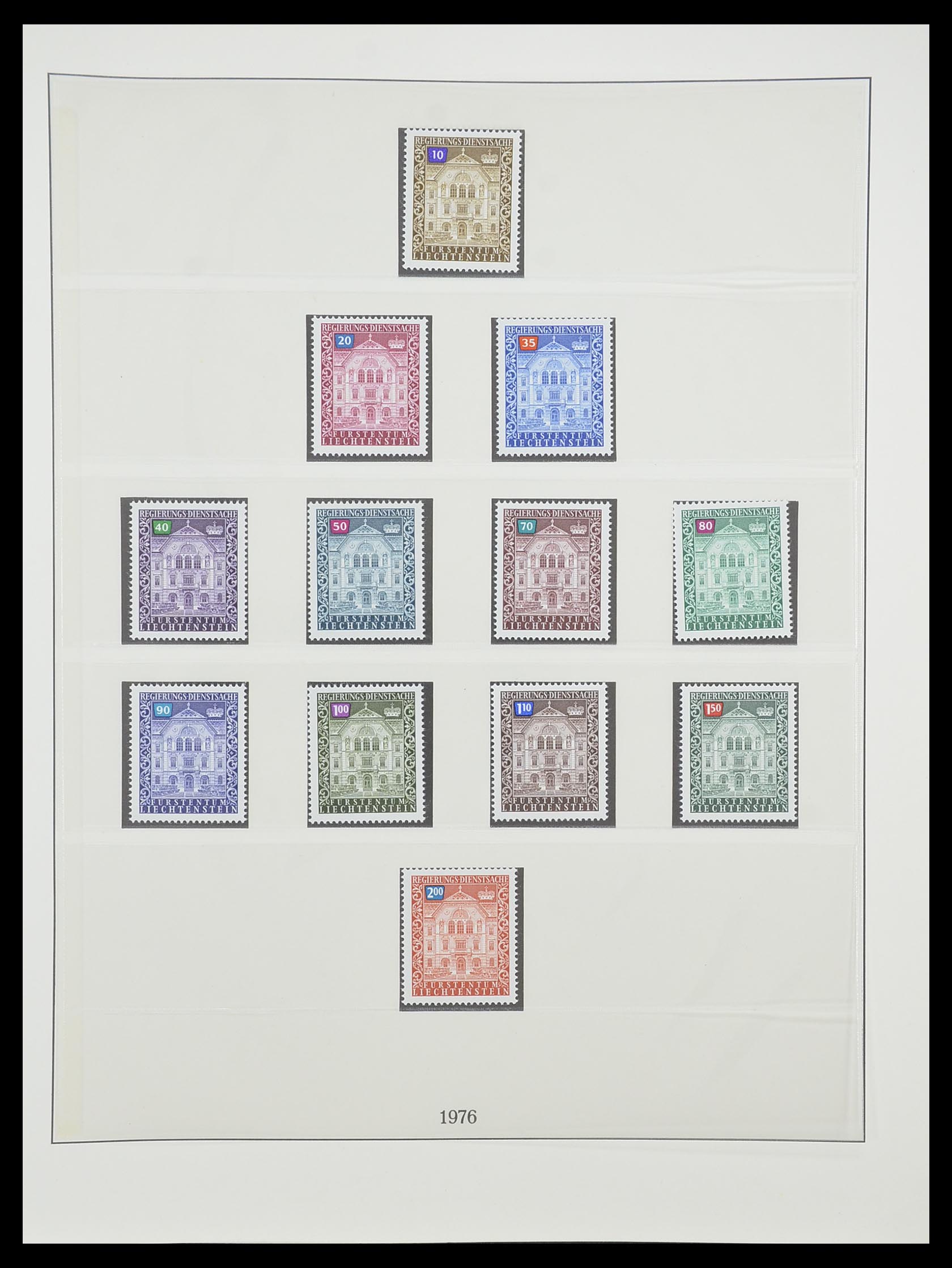 33884 052 - Stamp collection 33884 Liechtenstein 1920-2002.