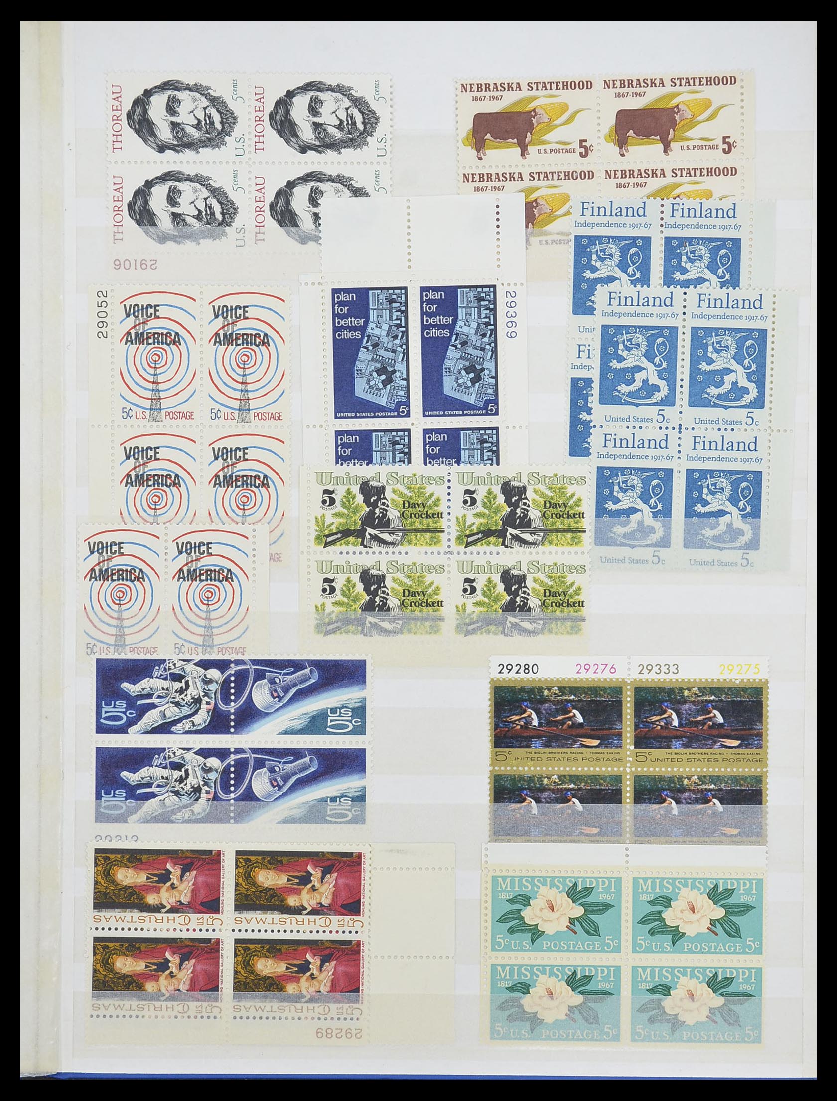 33904 091 - Stamp collection 33904 USA 1938-1998.