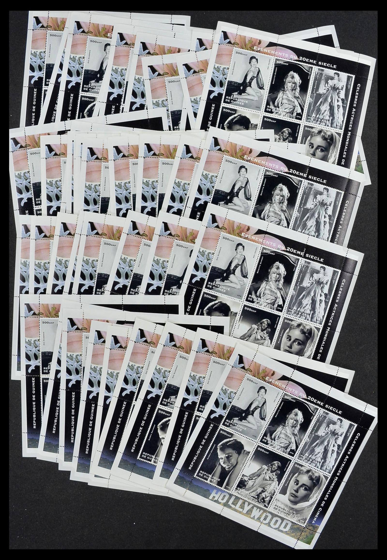 33934 033 - Postzegelverzameling 33934 Motieven 1975-2003.